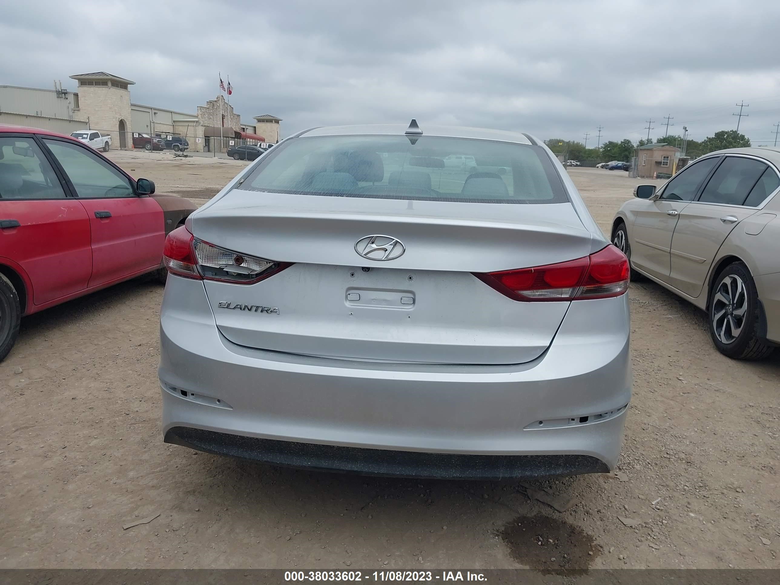 Photo 14 VIN: 5NPD84LF6JH230759 - HYUNDAI ELANTRA 