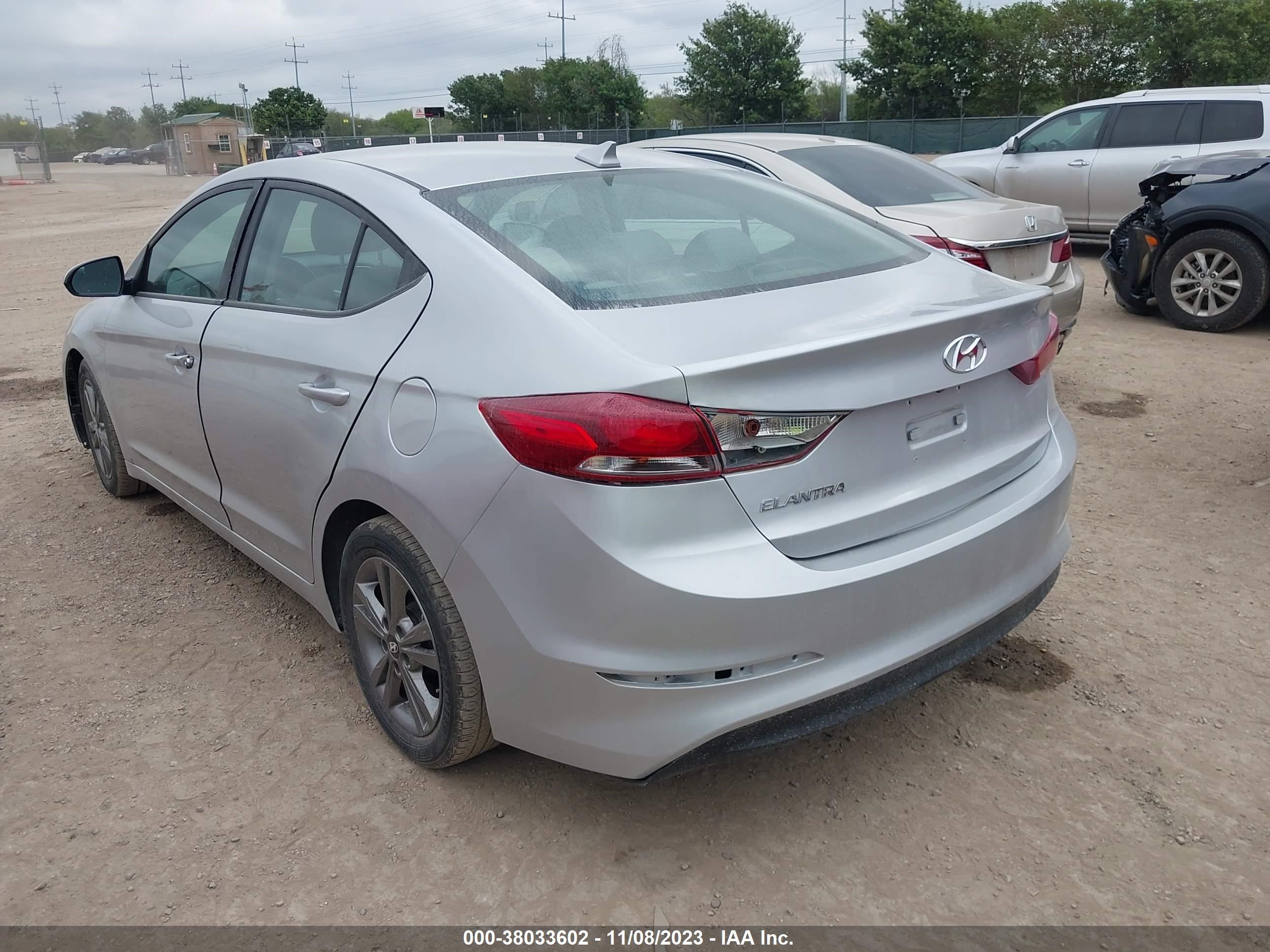 Photo 2 VIN: 5NPD84LF6JH230759 - HYUNDAI ELANTRA 