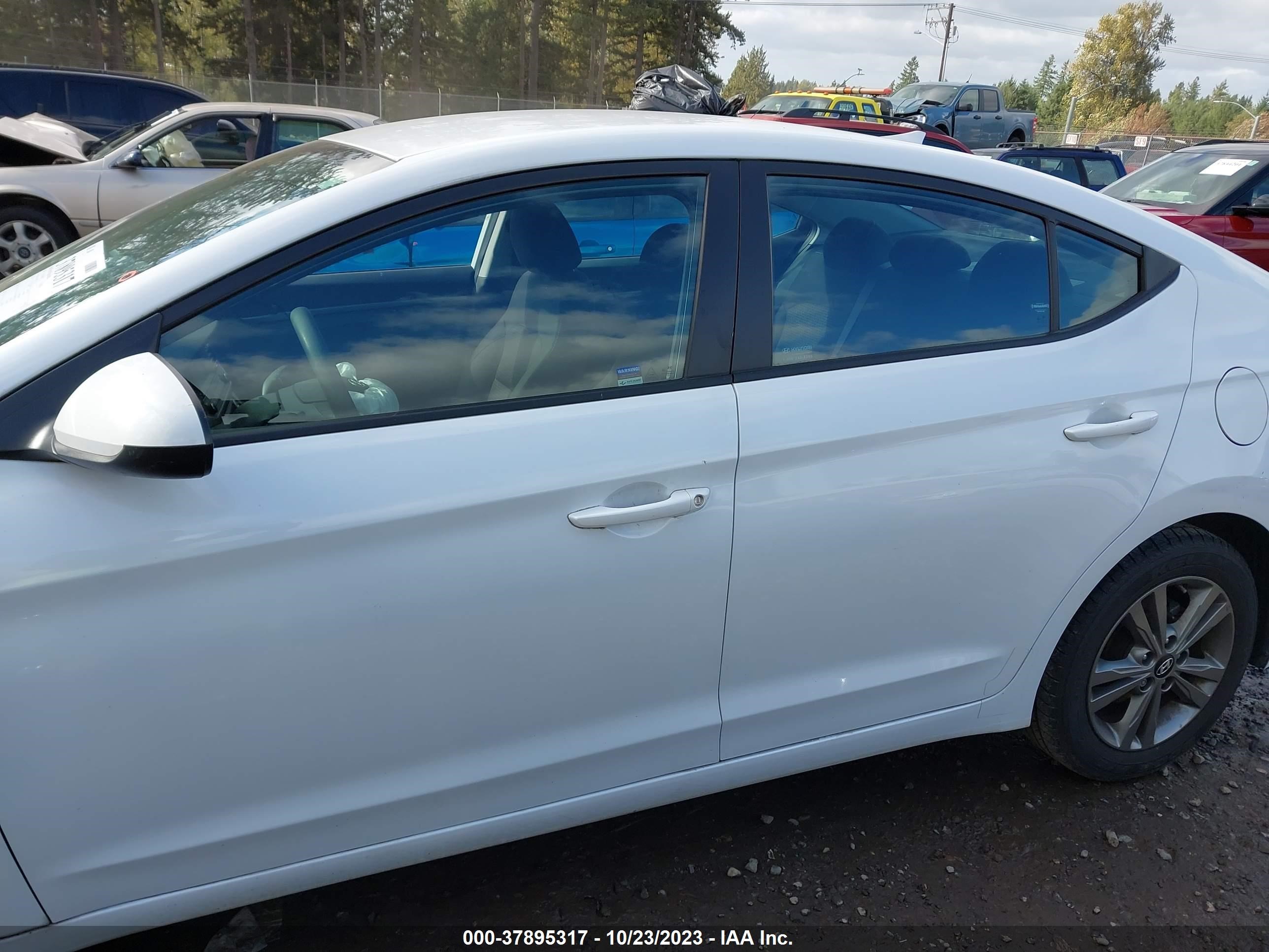 Photo 12 VIN: 5NPD84LF6JH292937 - HYUNDAI ELANTRA 