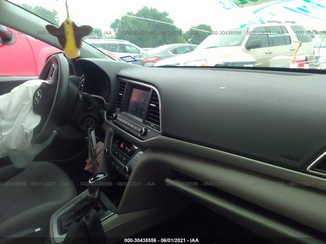 Photo 4 VIN: 5NPD84LF6JH317285 - HYUNDAI ELANTRA 