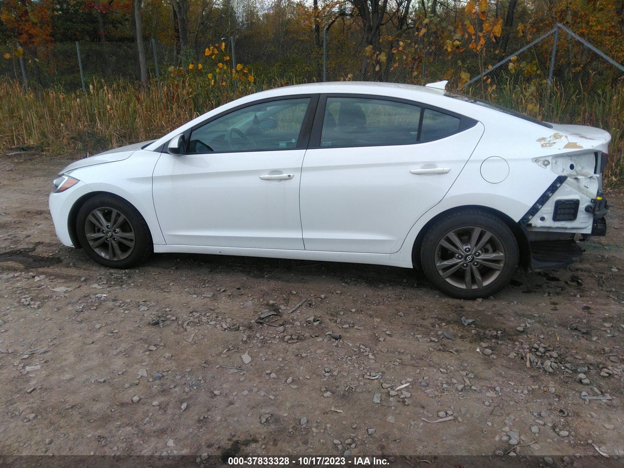 Photo 13 VIN: 5NPD84LF6JH329372 - HYUNDAI ELANTRA 