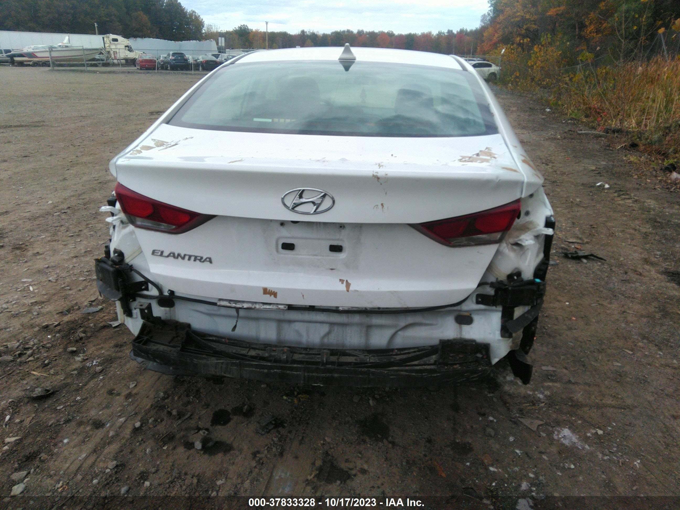 Photo 15 VIN: 5NPD84LF6JH329372 - HYUNDAI ELANTRA 