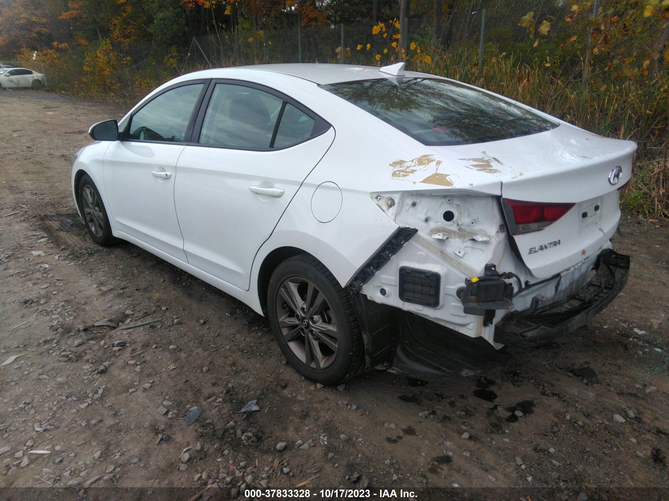 Photo 2 VIN: 5NPD84LF6JH329372 - HYUNDAI ELANTRA 