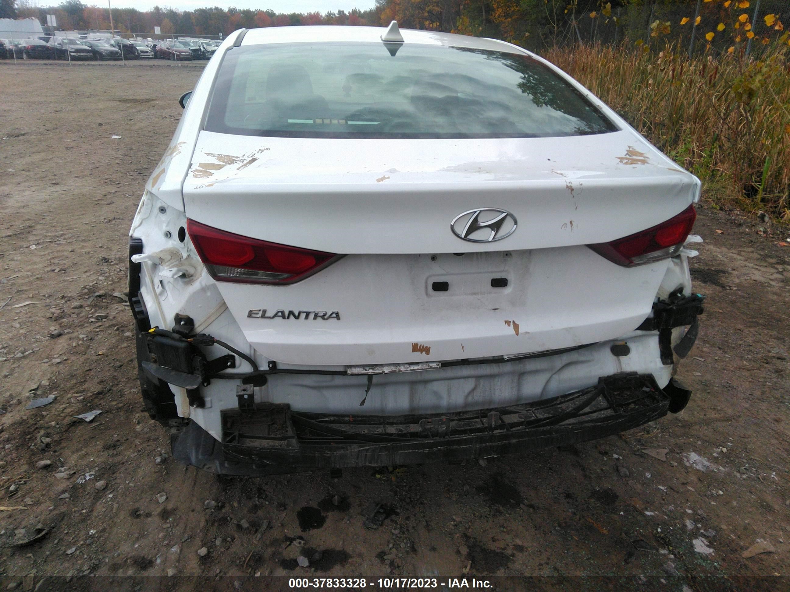 Photo 5 VIN: 5NPD84LF6JH329372 - HYUNDAI ELANTRA 