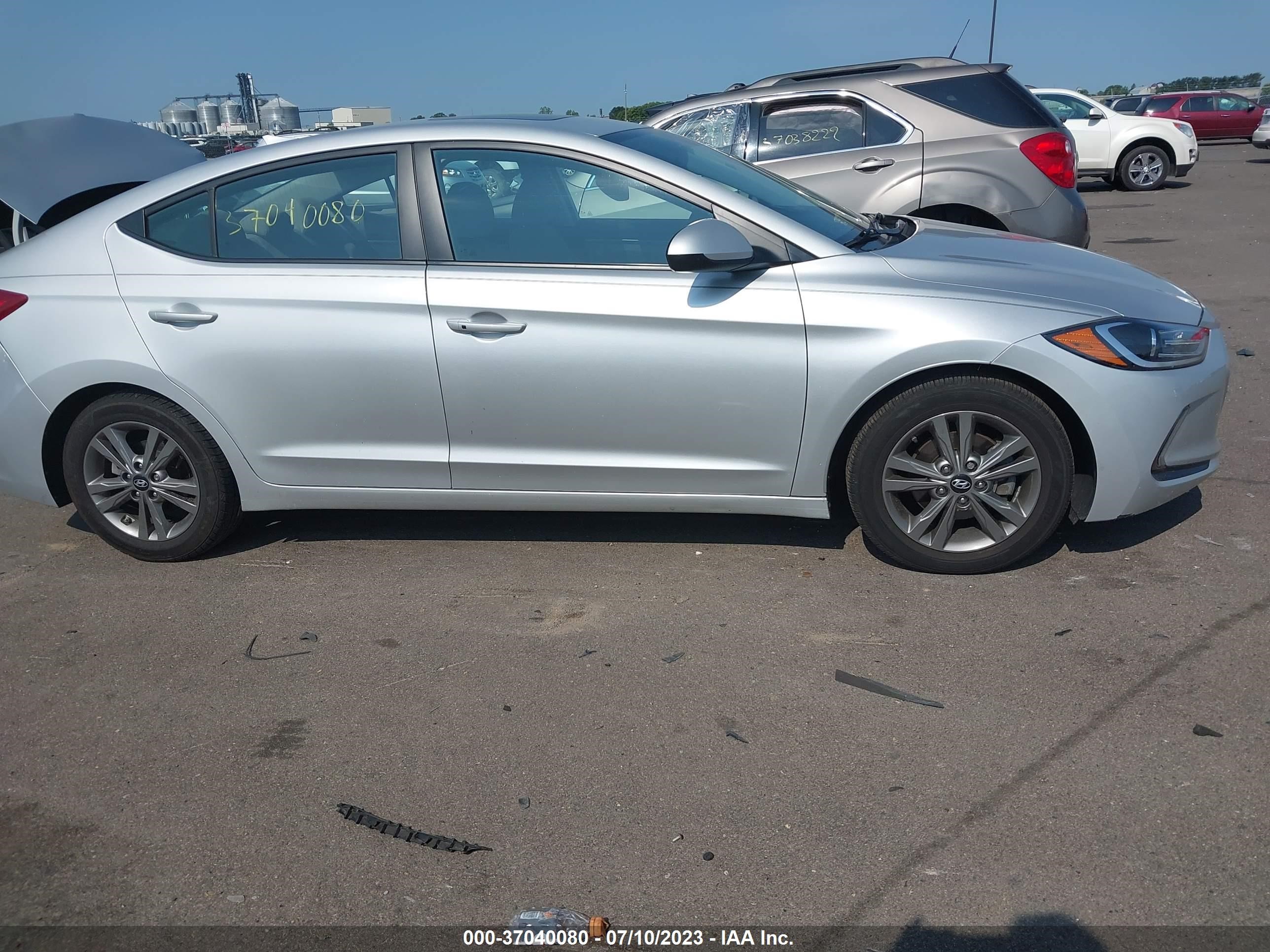 Photo 12 VIN: 5NPD84LF6JH345930 - HYUNDAI ELANTRA 