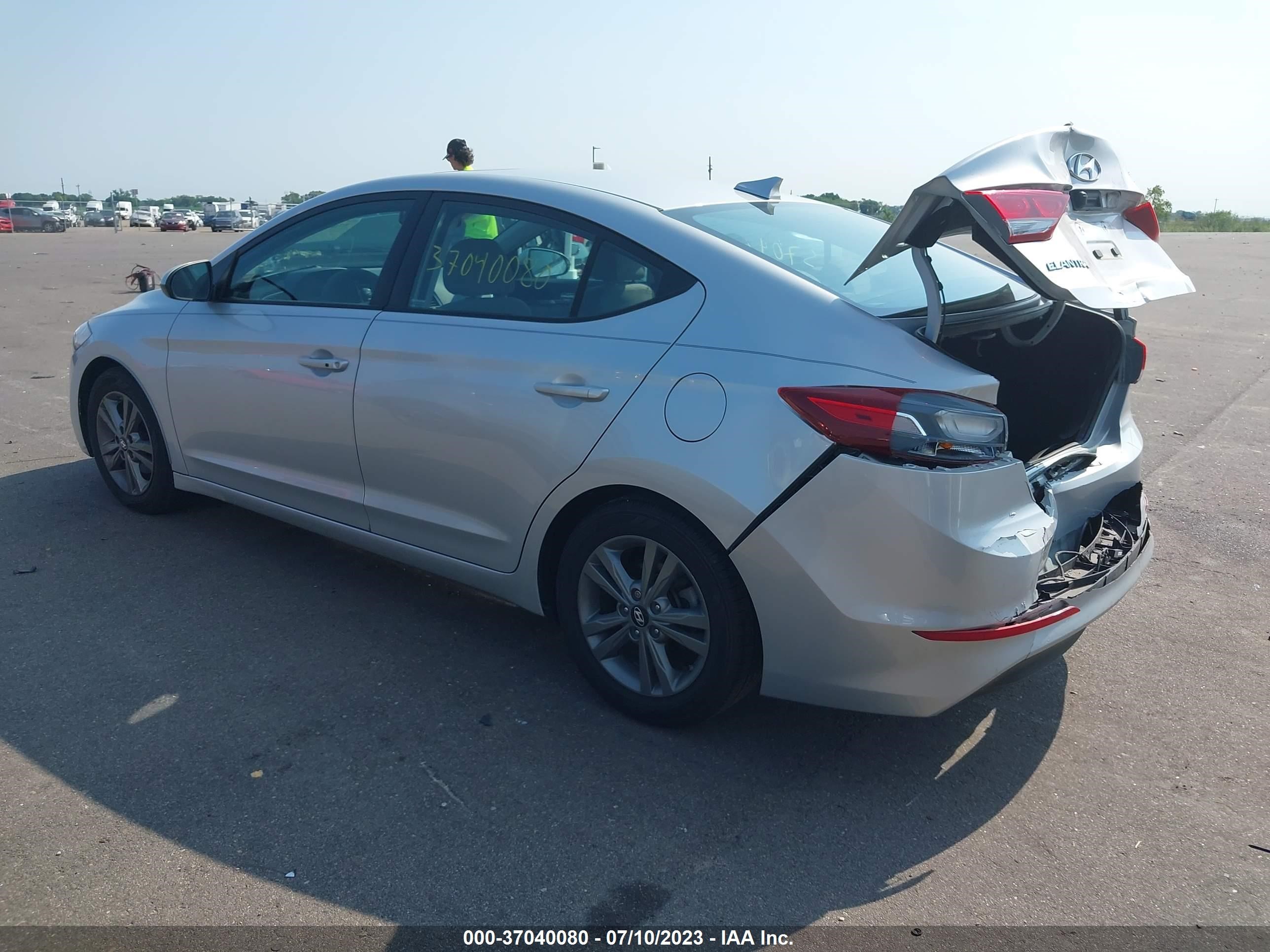 Photo 2 VIN: 5NPD84LF6JH345930 - HYUNDAI ELANTRA 