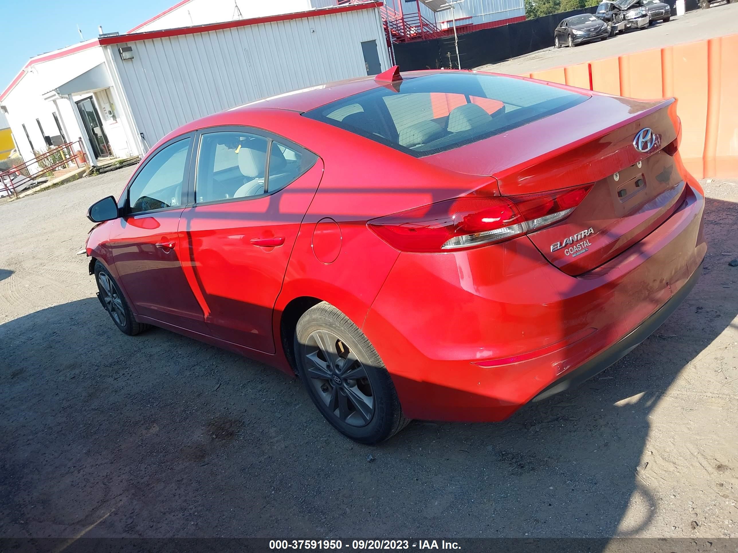 Photo 2 VIN: 5NPD84LF6JH366759 - HYUNDAI ELANTRA 