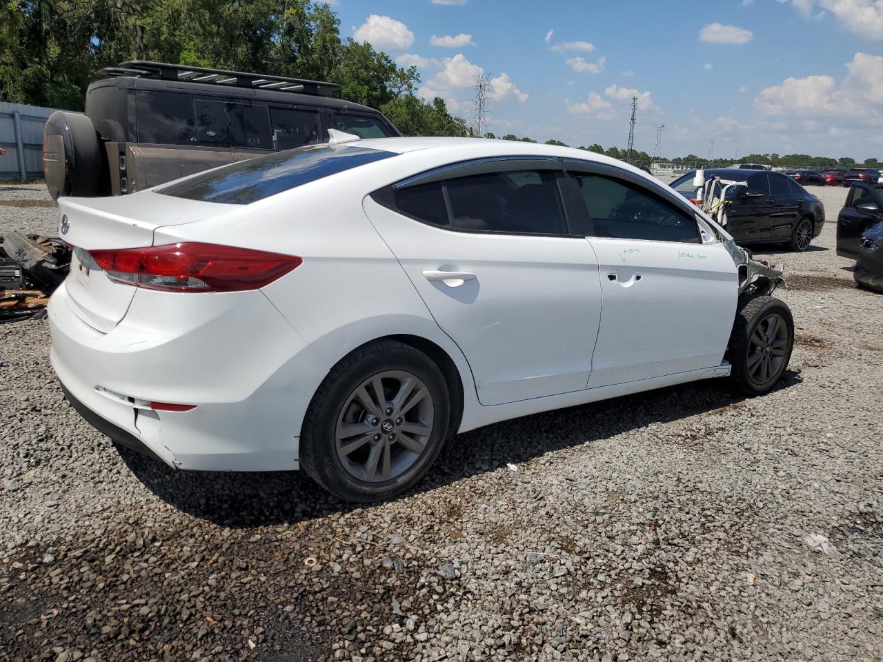 Photo 2 VIN: 5NPD84LF6JH390737 - HYUNDAI ELANTRA 