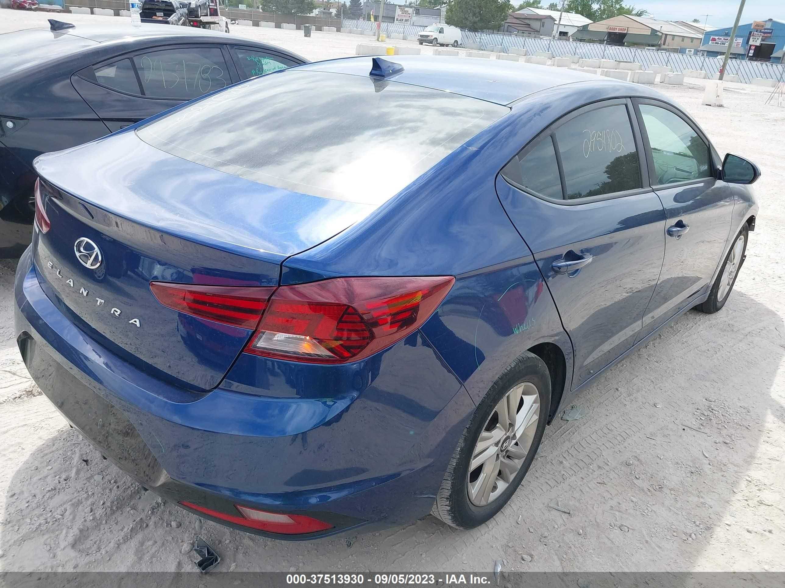 Photo 3 VIN: 5NPD84LF6KH408641 - HYUNDAI ELANTRA 