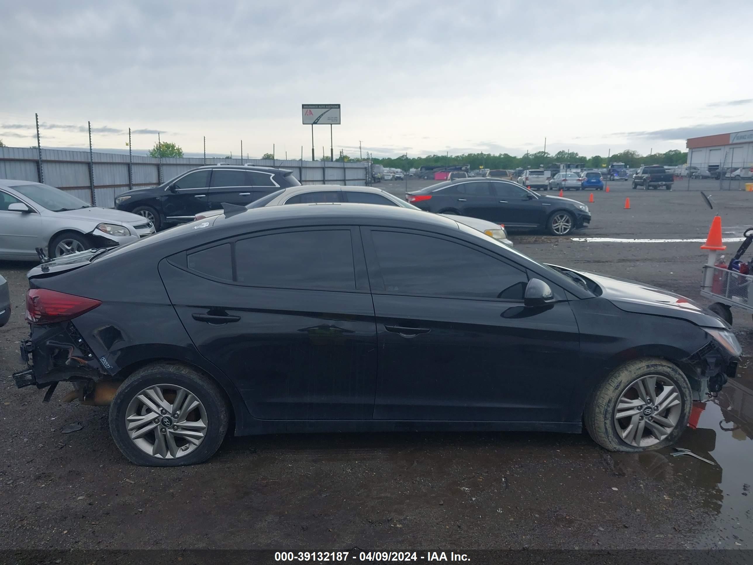 Photo 12 VIN: 5NPD84LF6KH430669 - HYUNDAI ELANTRA 