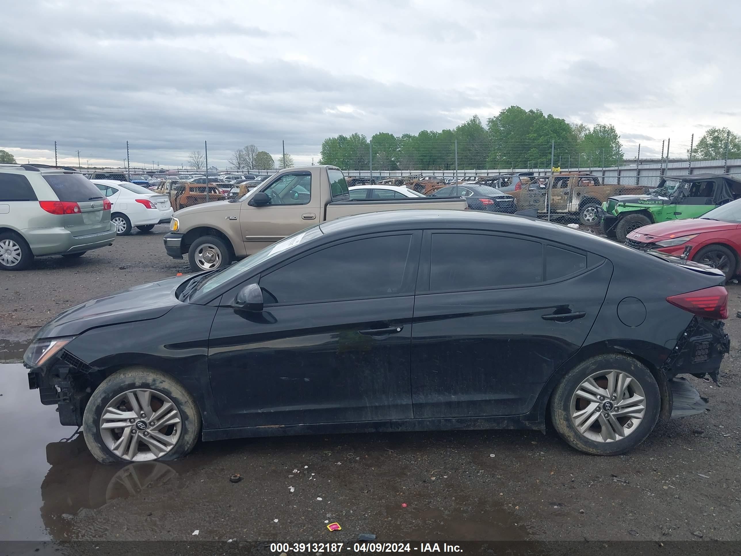 Photo 13 VIN: 5NPD84LF6KH430669 - HYUNDAI ELANTRA 