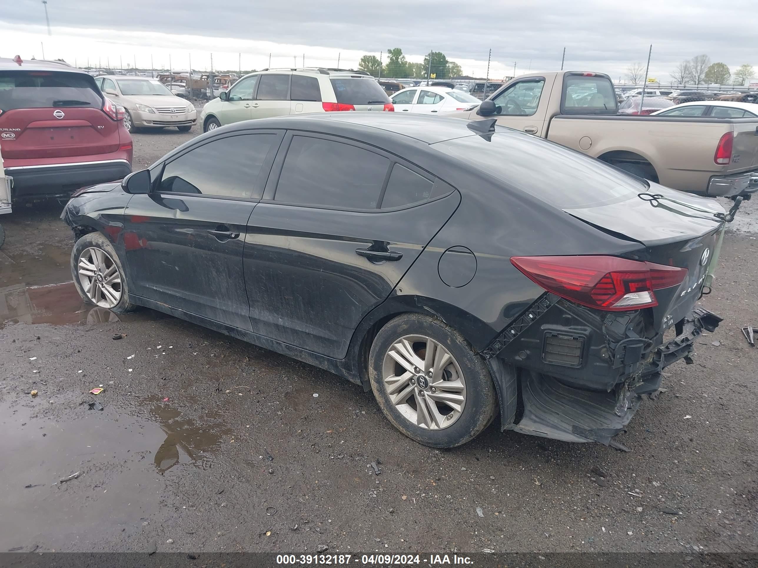 Photo 2 VIN: 5NPD84LF6KH430669 - HYUNDAI ELANTRA 