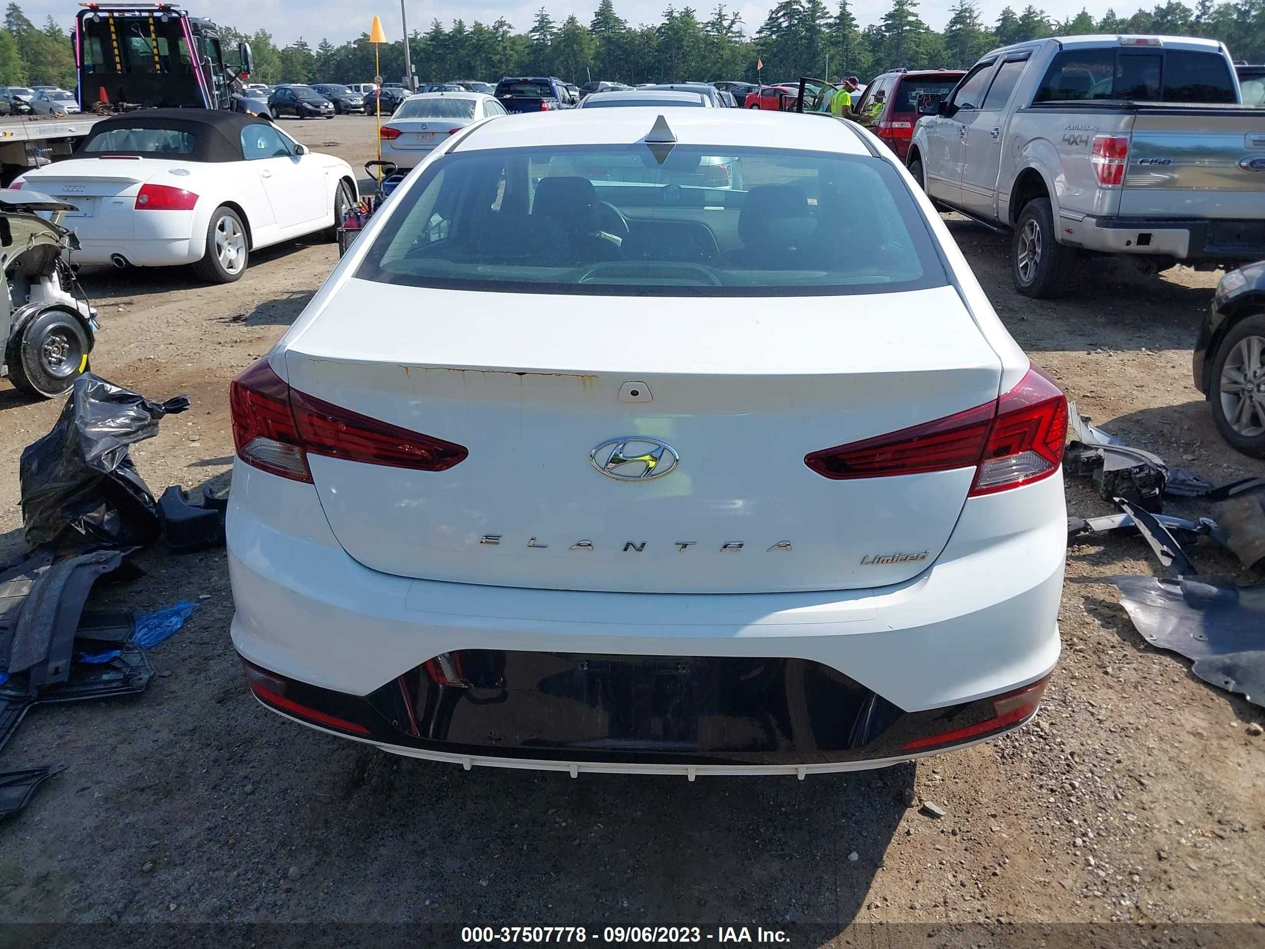 Photo 15 VIN: 5NPD84LF6KH454860 - HYUNDAI ELANTRA 