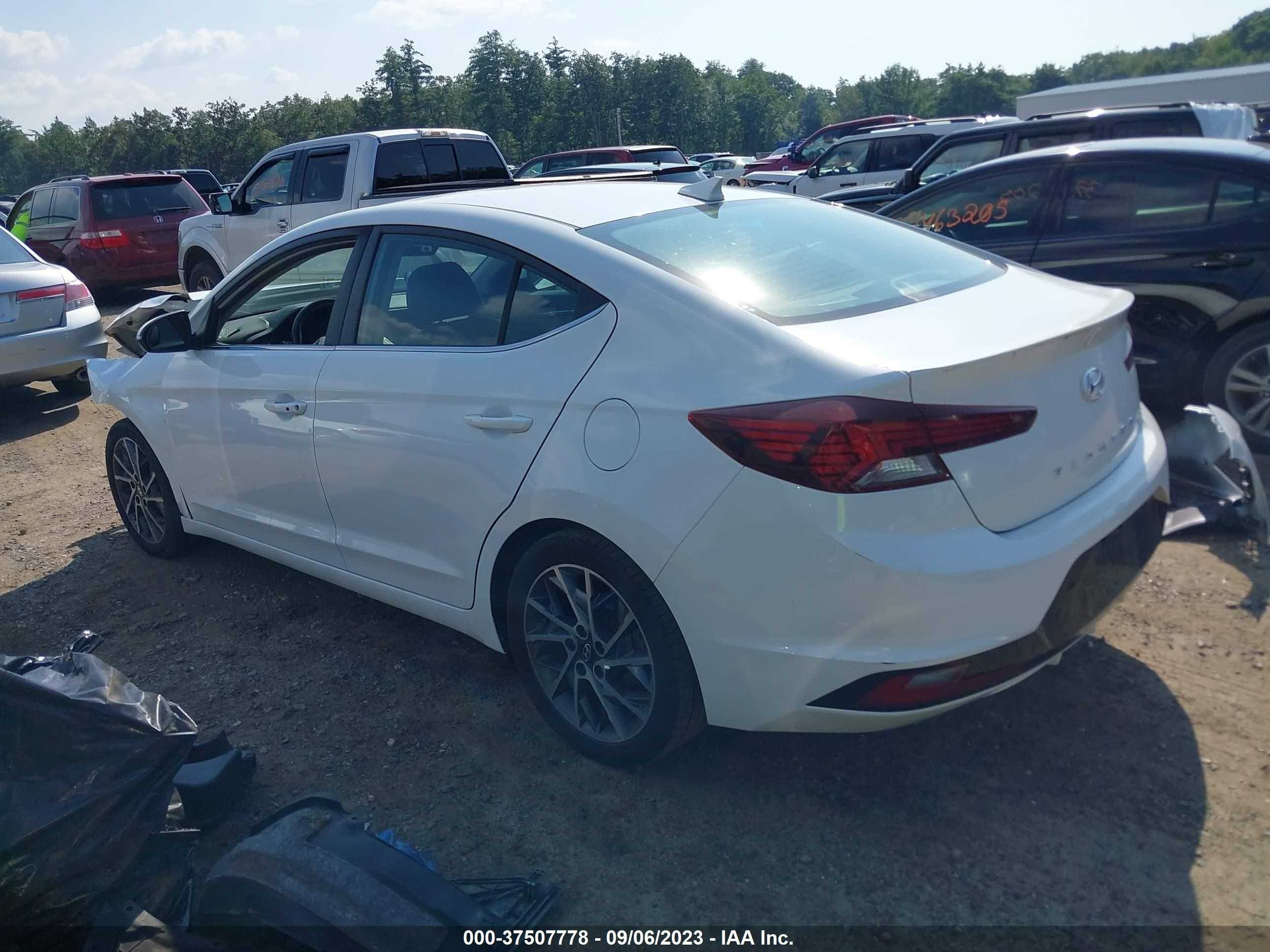 Photo 2 VIN: 5NPD84LF6KH454860 - HYUNDAI ELANTRA 