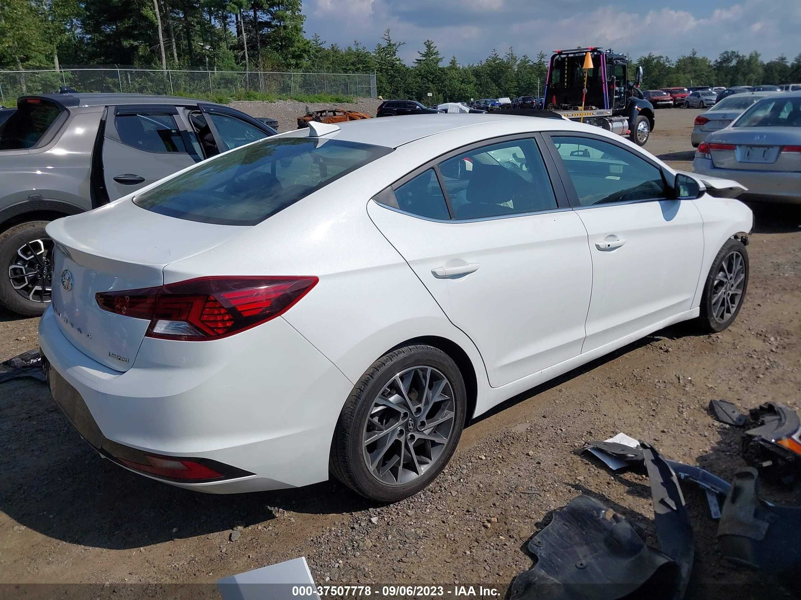 Photo 3 VIN: 5NPD84LF6KH454860 - HYUNDAI ELANTRA 