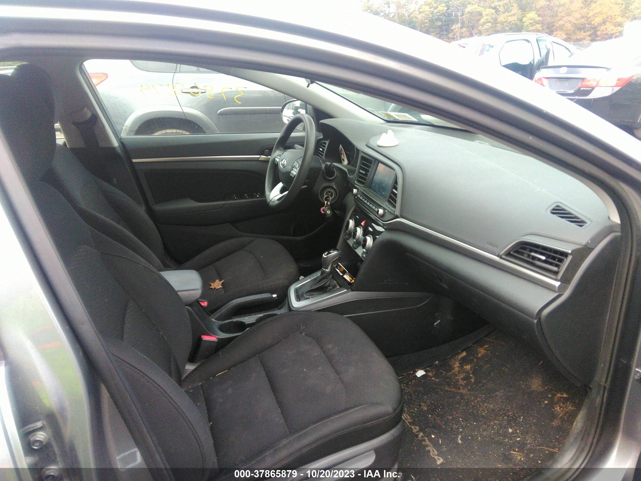 Photo 4 VIN: 5NPD84LF6KH462070 - HYUNDAI ELANTRA 