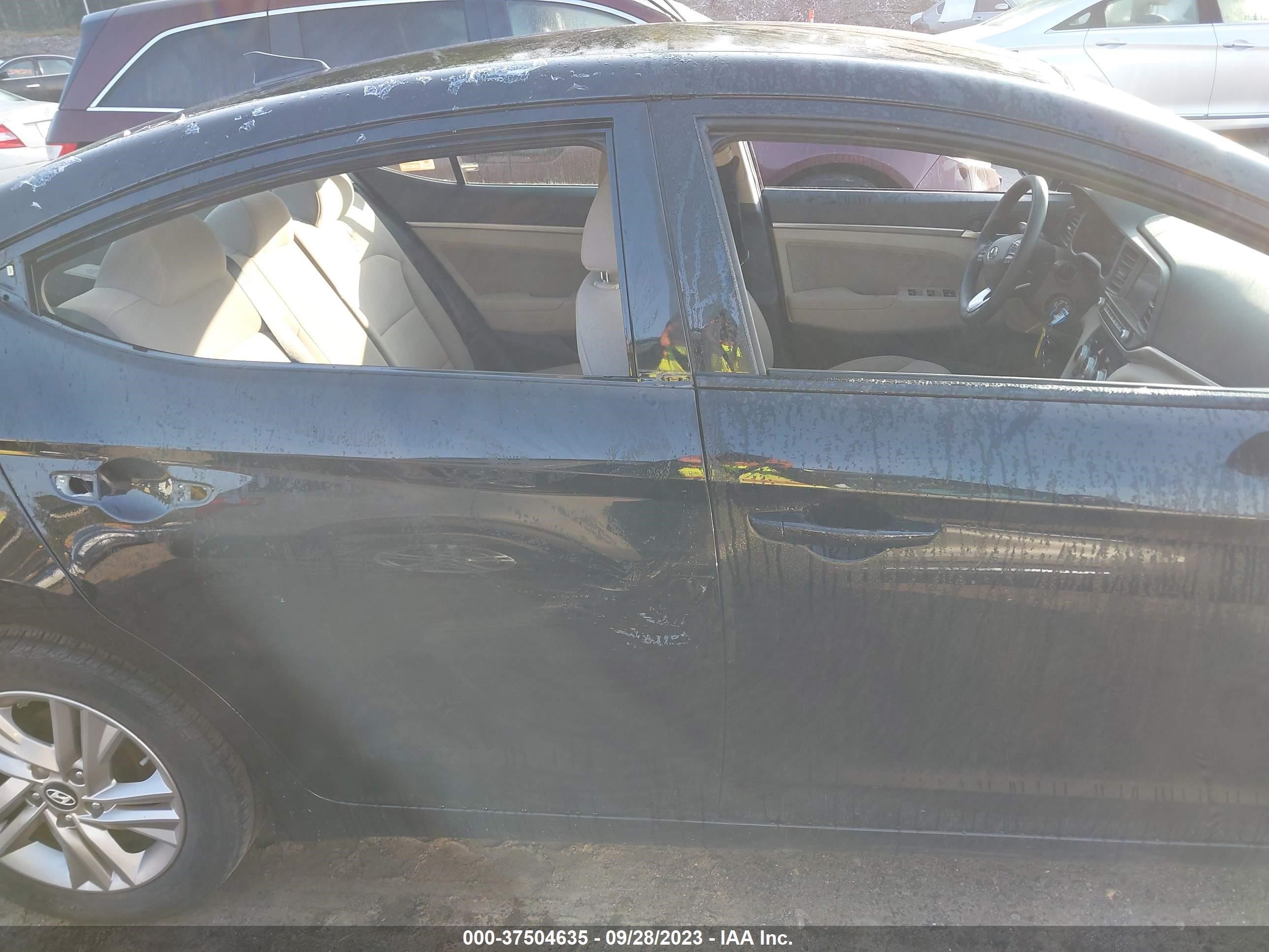 Photo 12 VIN: 5NPD84LF6KH462165 - HYUNDAI ELANTRA 