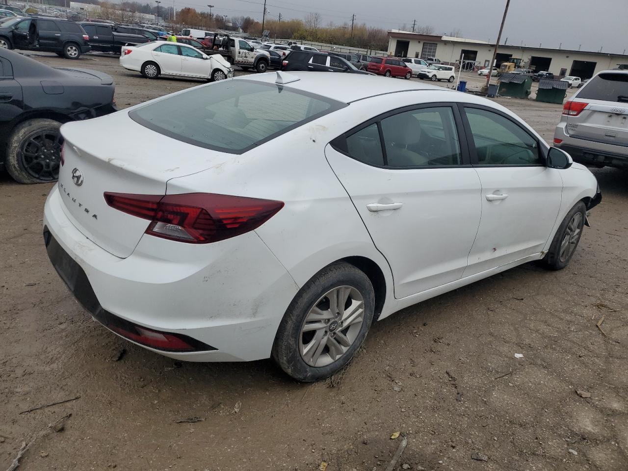 Photo 2 VIN: 5NPD84LF6KH469911 - HYUNDAI ELANTRA 