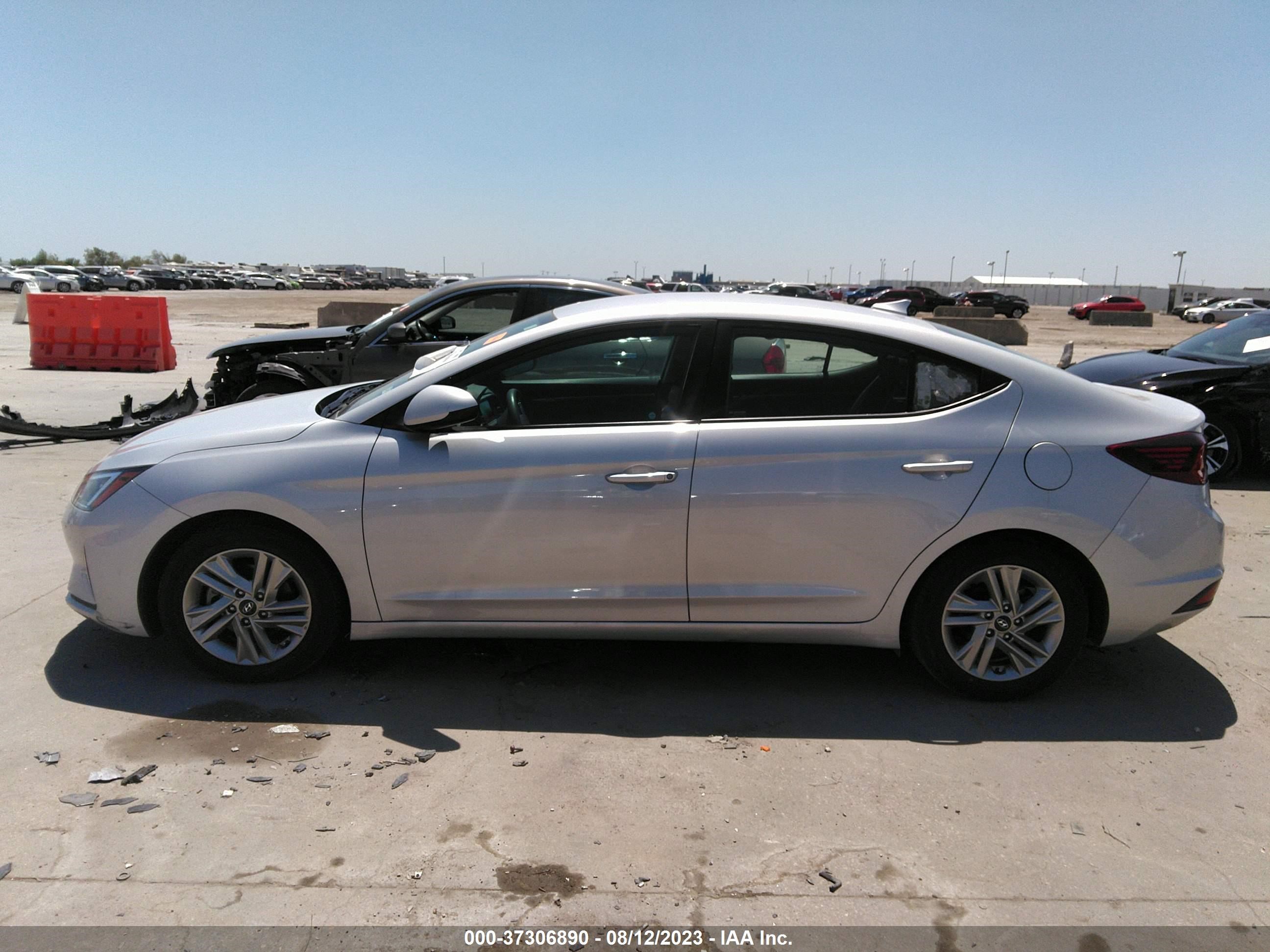 Photo 13 VIN: 5NPD84LF6KH482464 - HYUNDAI ELANTRA 