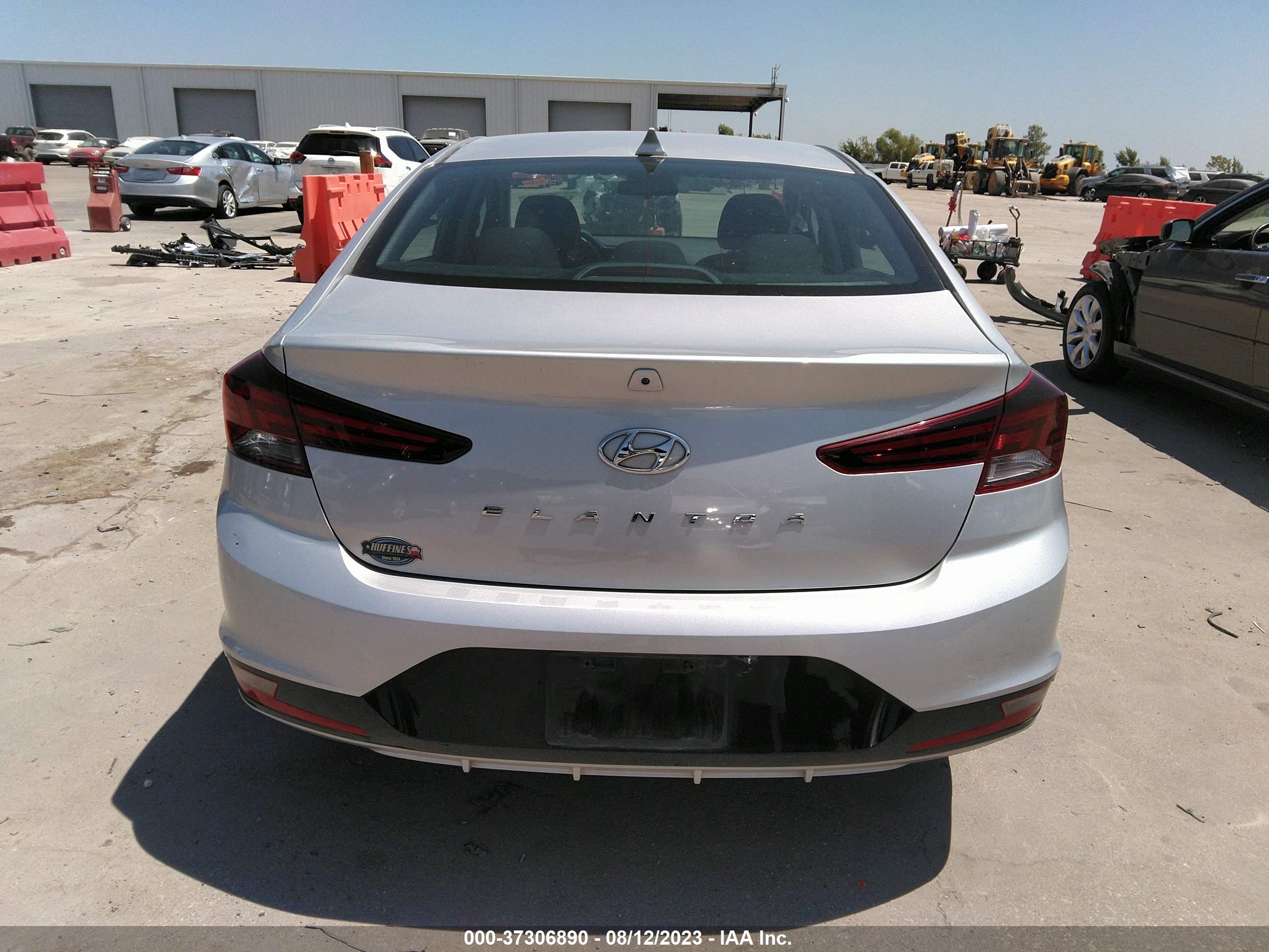 Photo 15 VIN: 5NPD84LF6KH482464 - HYUNDAI ELANTRA 