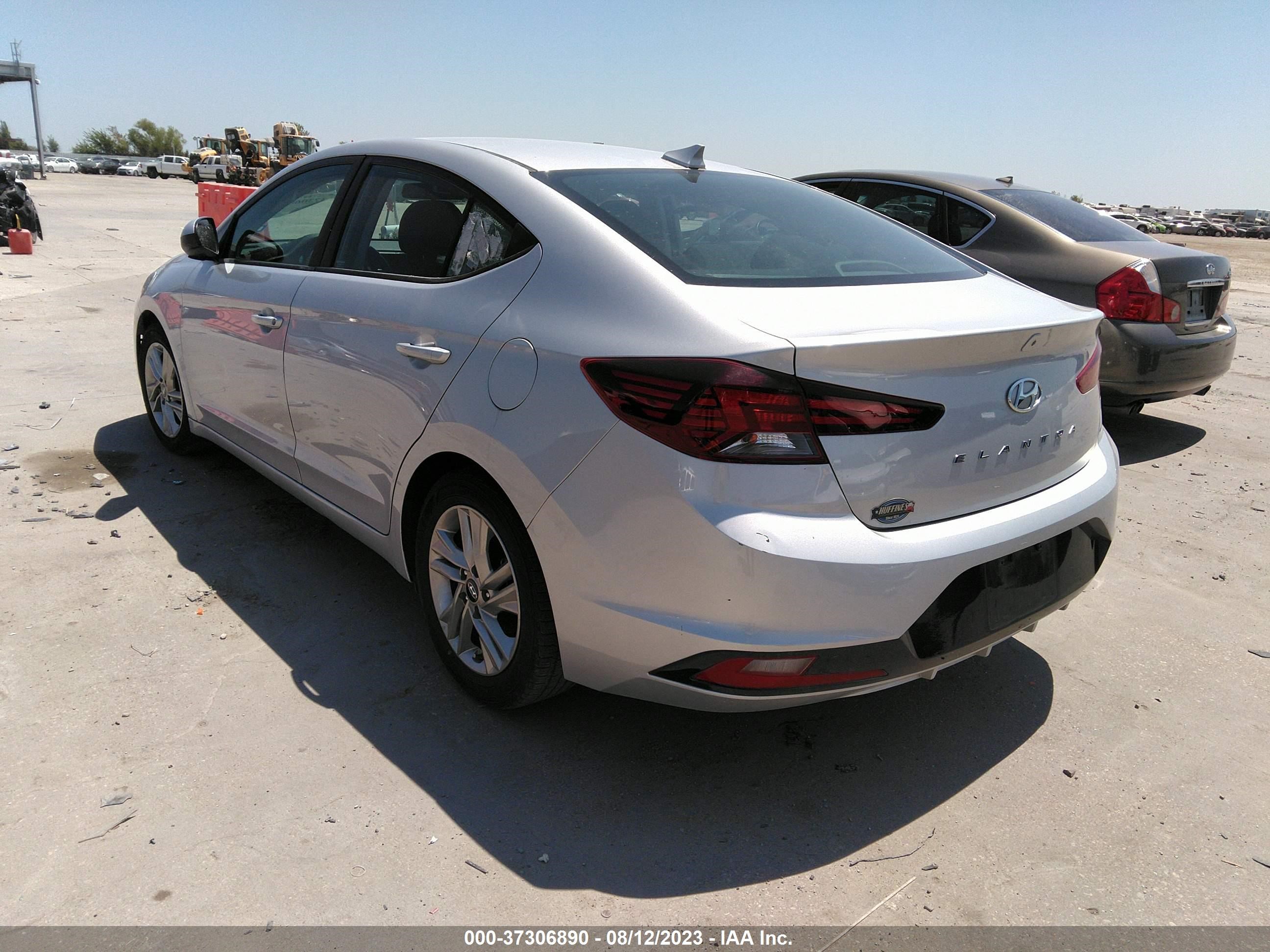 Photo 2 VIN: 5NPD84LF6KH482464 - HYUNDAI ELANTRA 