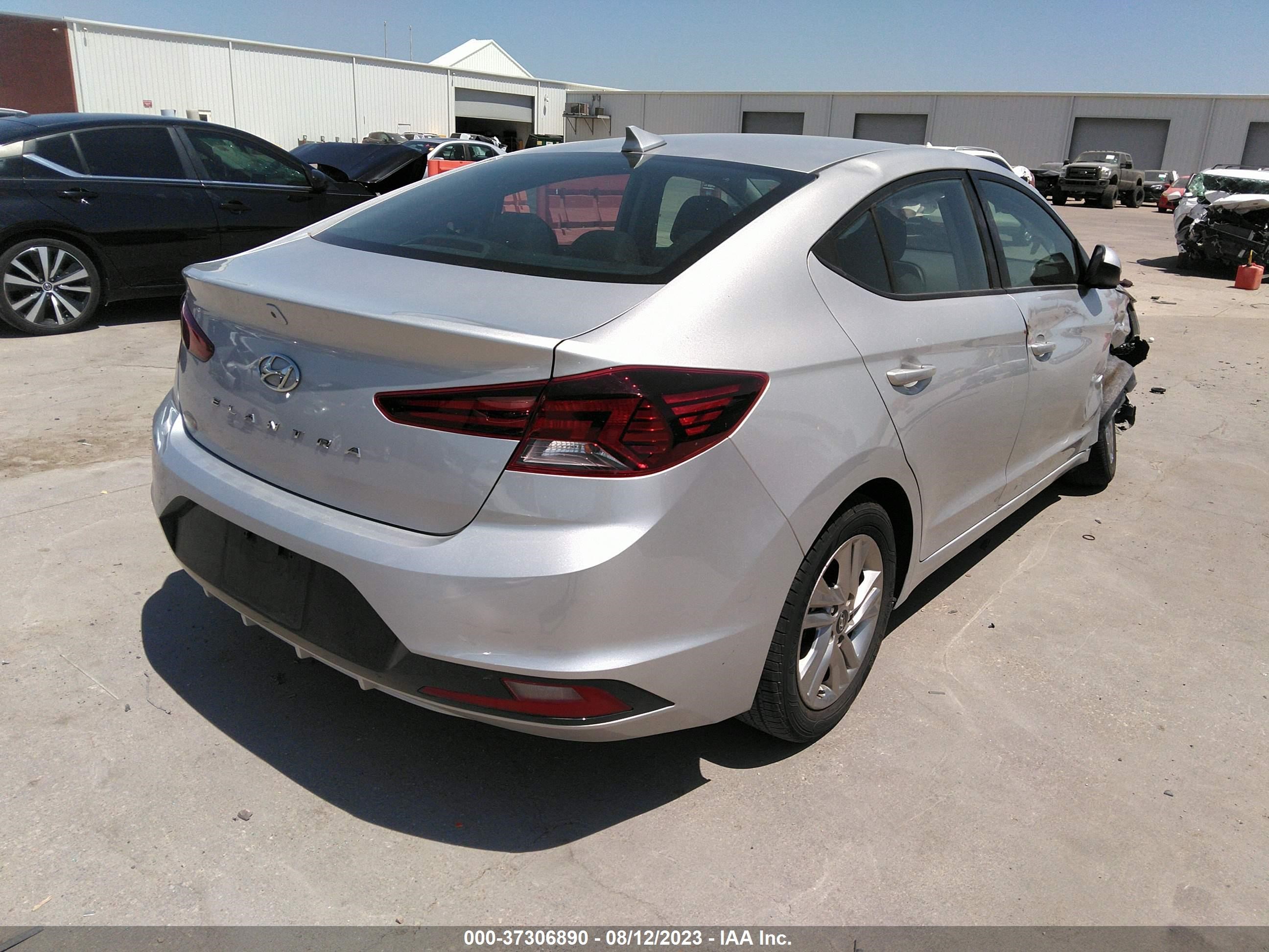 Photo 3 VIN: 5NPD84LF6KH482464 - HYUNDAI ELANTRA 