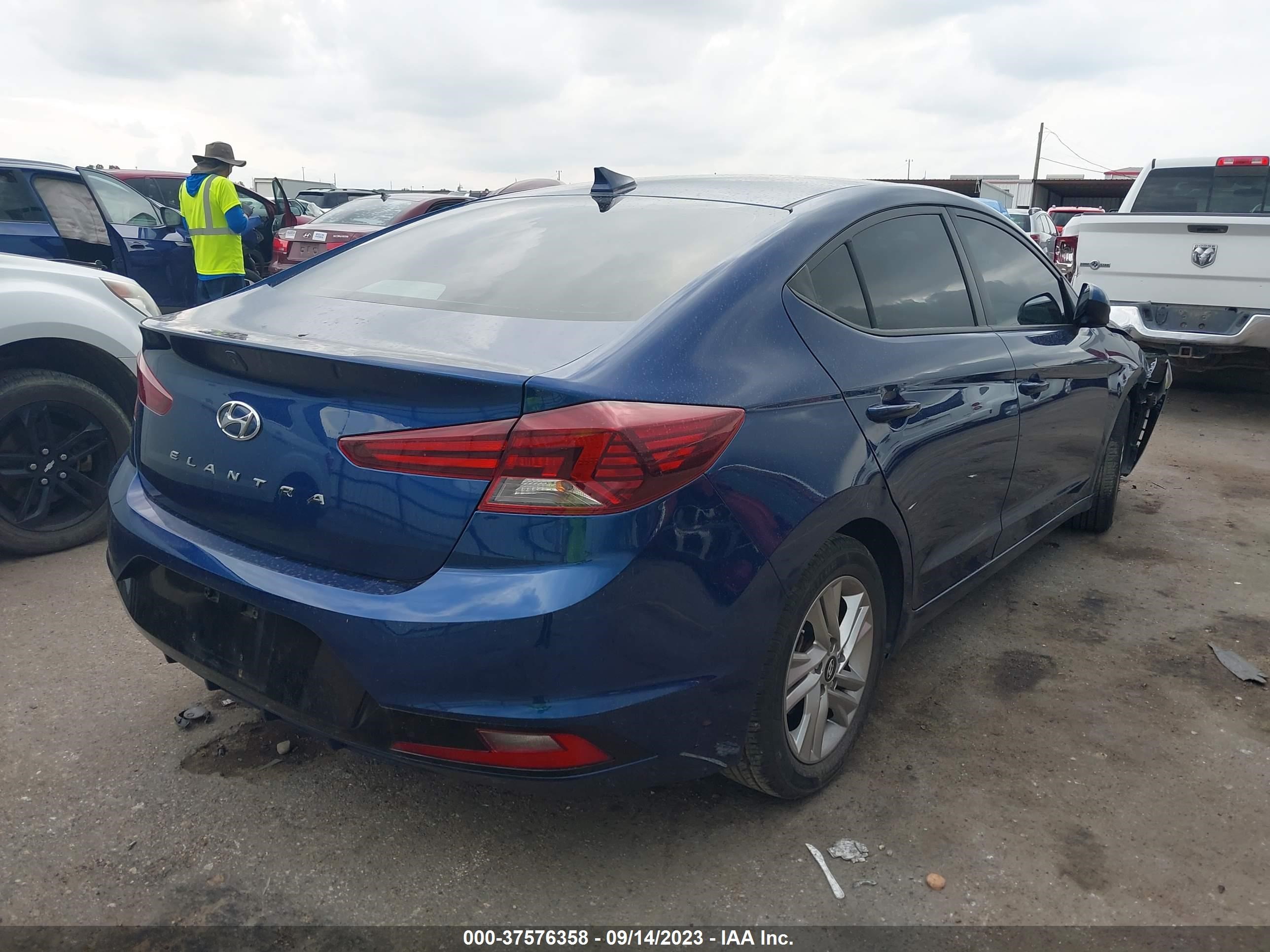 Photo 3 VIN: 5NPD84LF6LH539411 - HYUNDAI ELANTRA 