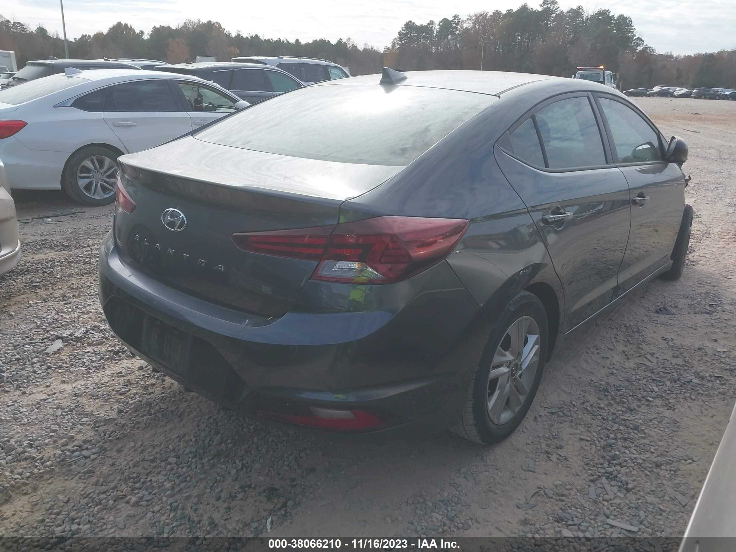 Photo 3 VIN: 5NPD84LF6LH570559 - HYUNDAI ELANTRA 