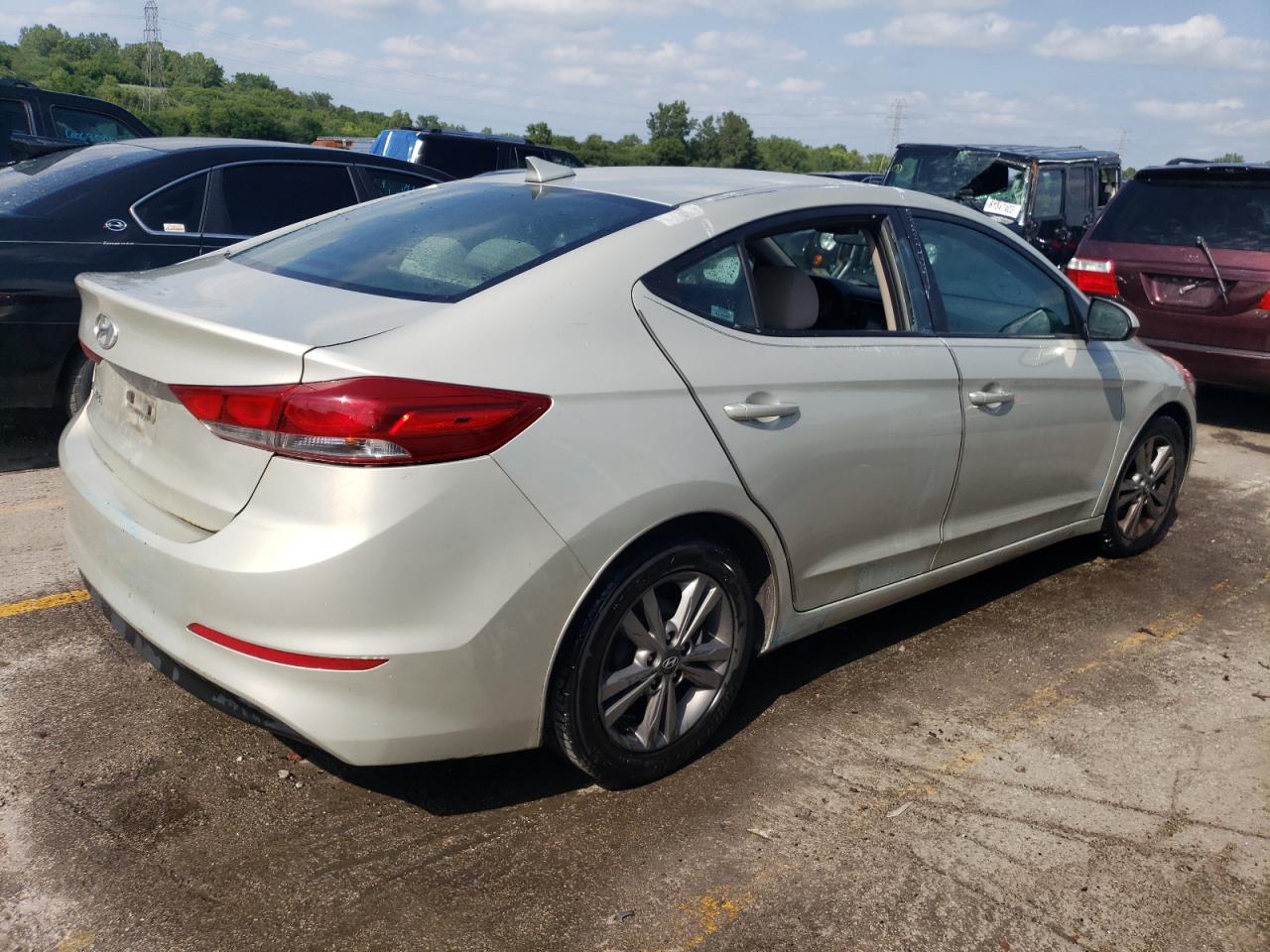 Photo 2 VIN: 5NPD84LF7HH002912 - HYUNDAI ELANTRA 