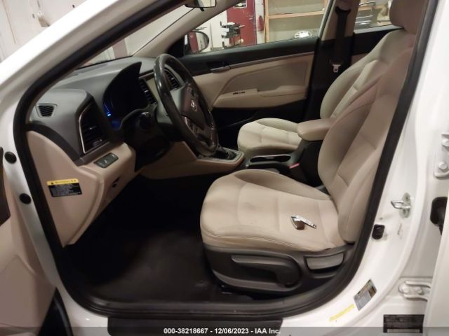 Photo 4 VIN: 5NPD84LF7HH016504 - HYUNDAI ELANTRA 