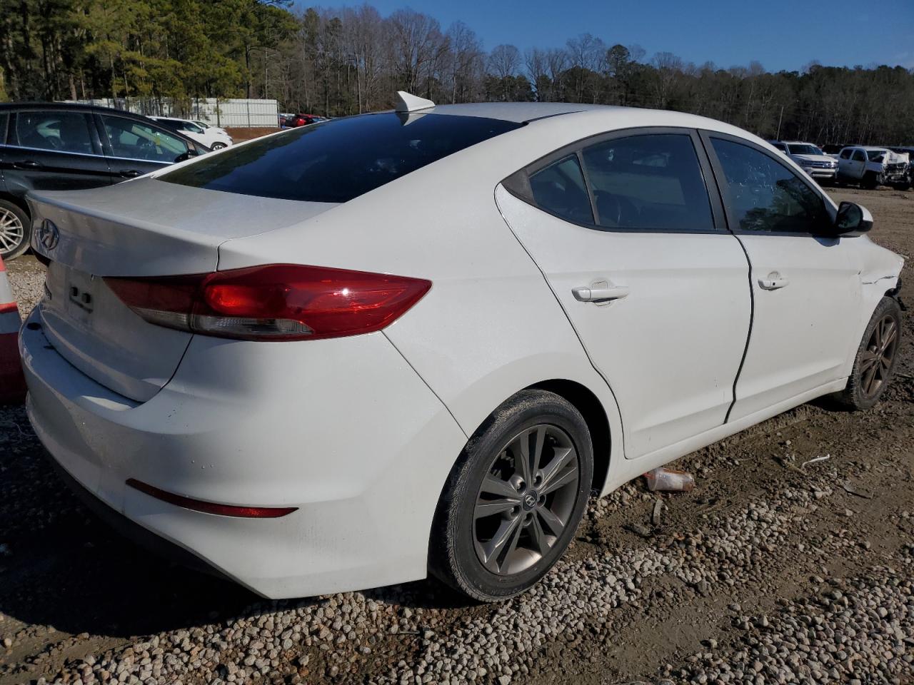 Photo 2 VIN: 5NPD84LF7HH035571 - HYUNDAI ELANTRA 