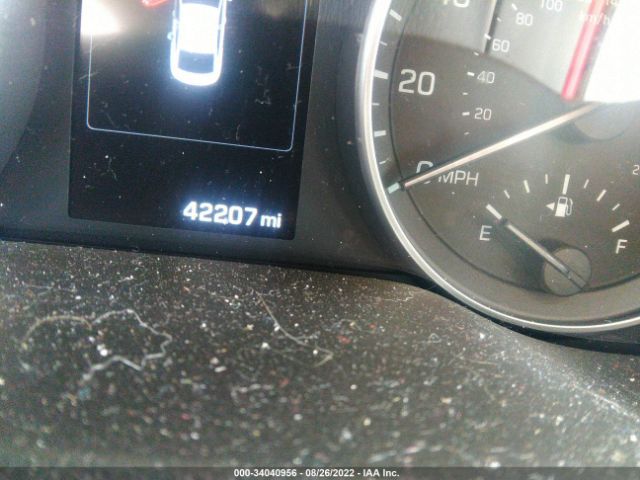 Photo 6 VIN: 5NPD84LF7HH079683 - HYUNDAI ELANTRA 