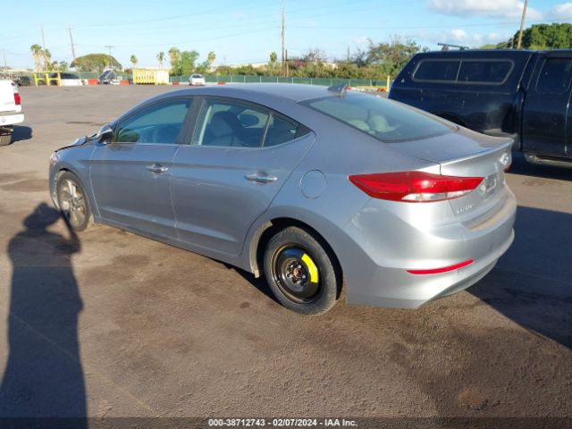 Photo 2 VIN: 5NPD84LF7HH083880 - HYUNDAI ELANTRA 