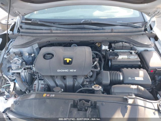 Photo 9 VIN: 5NPD84LF7HH083880 - HYUNDAI ELANTRA 