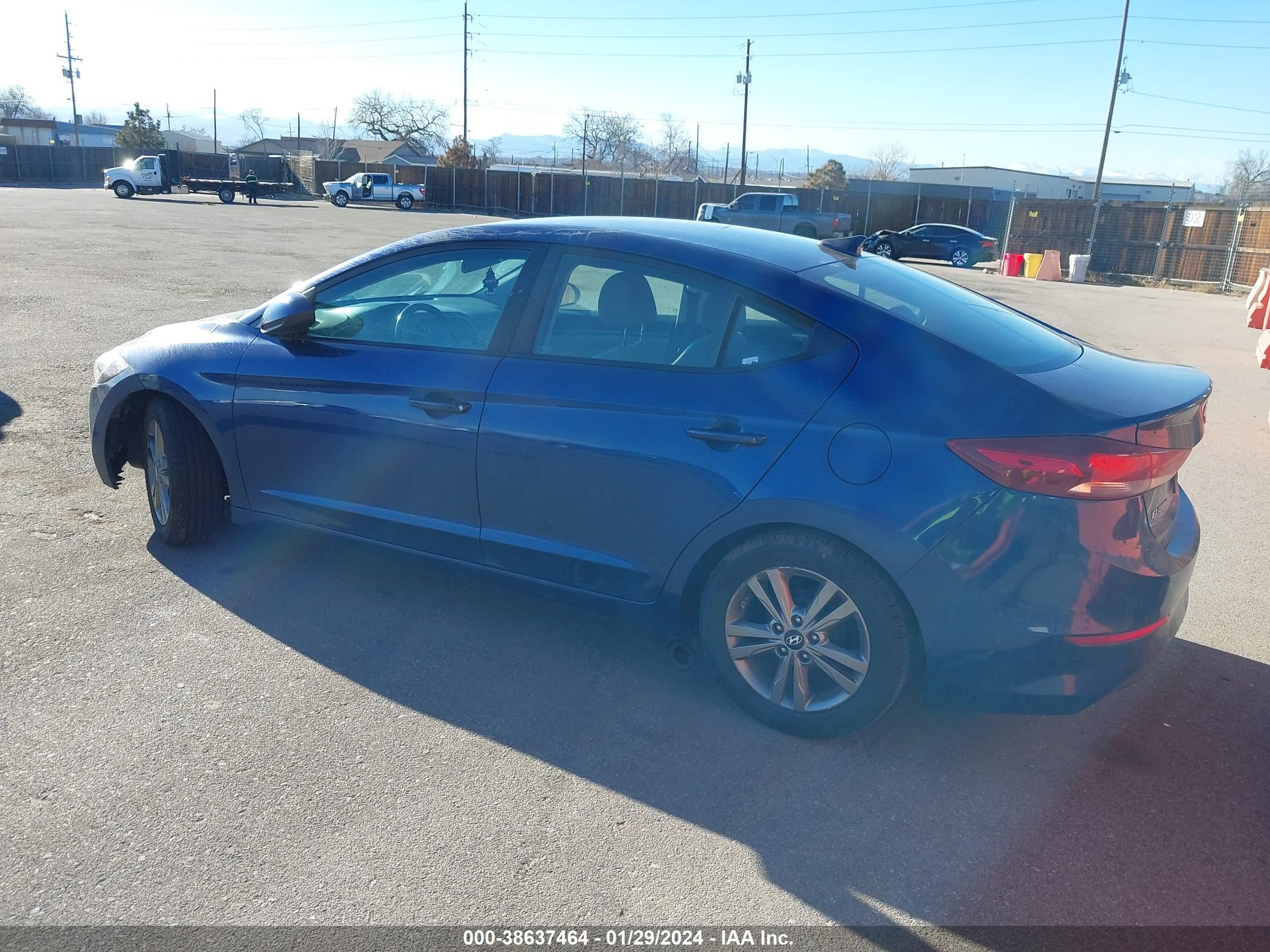 Photo 2 VIN: 5NPD84LF7HH107613 - HYUNDAI ELANTRA 