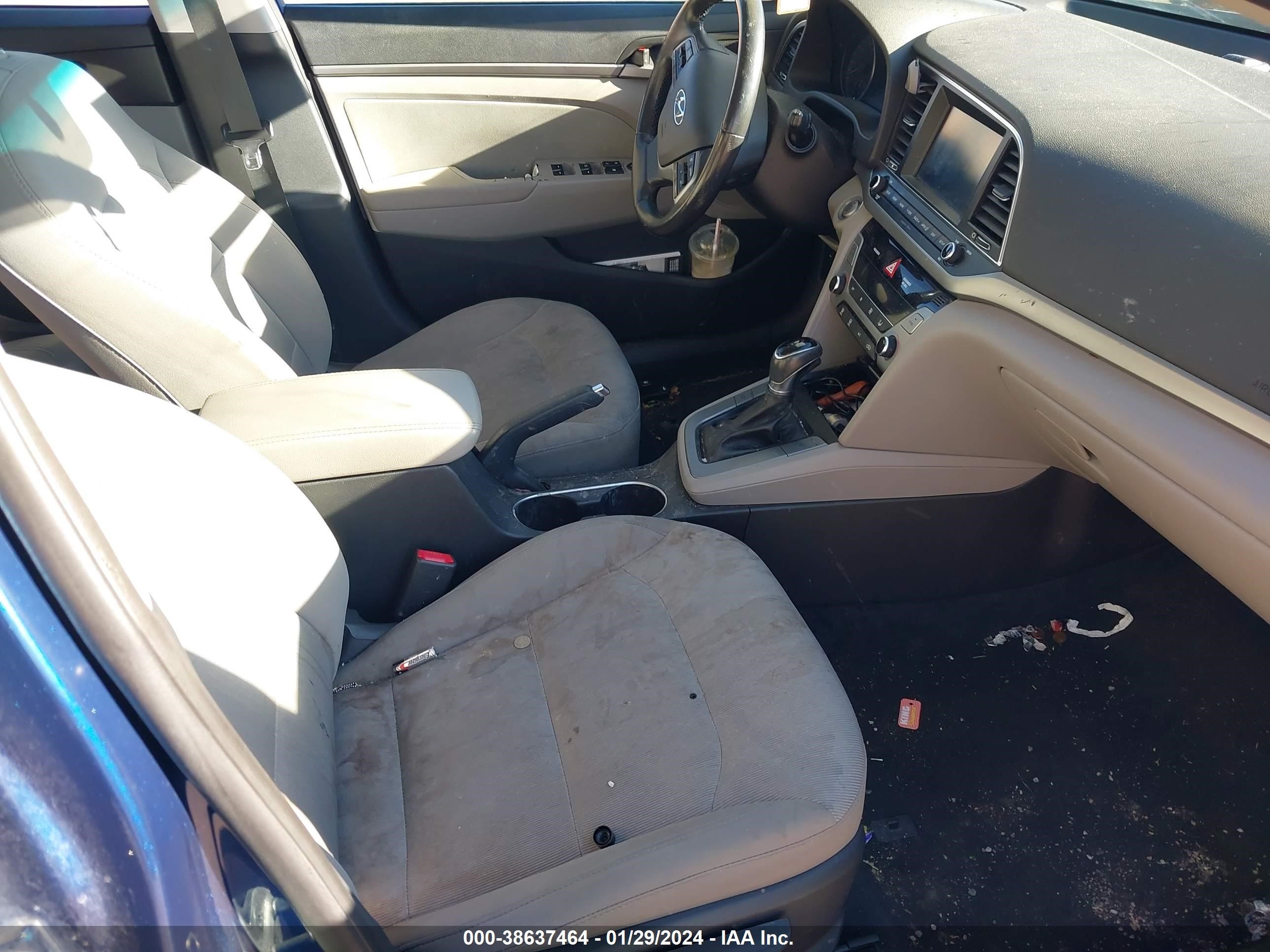 Photo 4 VIN: 5NPD84LF7HH107613 - HYUNDAI ELANTRA 