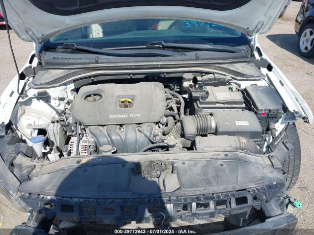 Photo 9 VIN: 5NPD84LF7HH107868 - HYUNDAI ELANTRA 