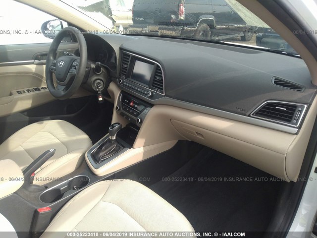 Photo 4 VIN: 5NPD84LF7HH142894 - HYUNDAI ELANTRA 