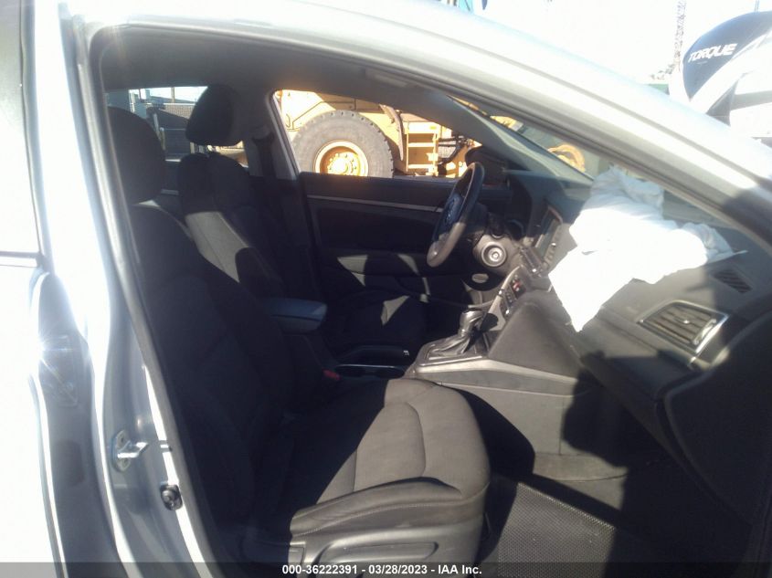 Photo 4 VIN: 5NPD84LF7JH242855 - HYUNDAI ELANTRA 