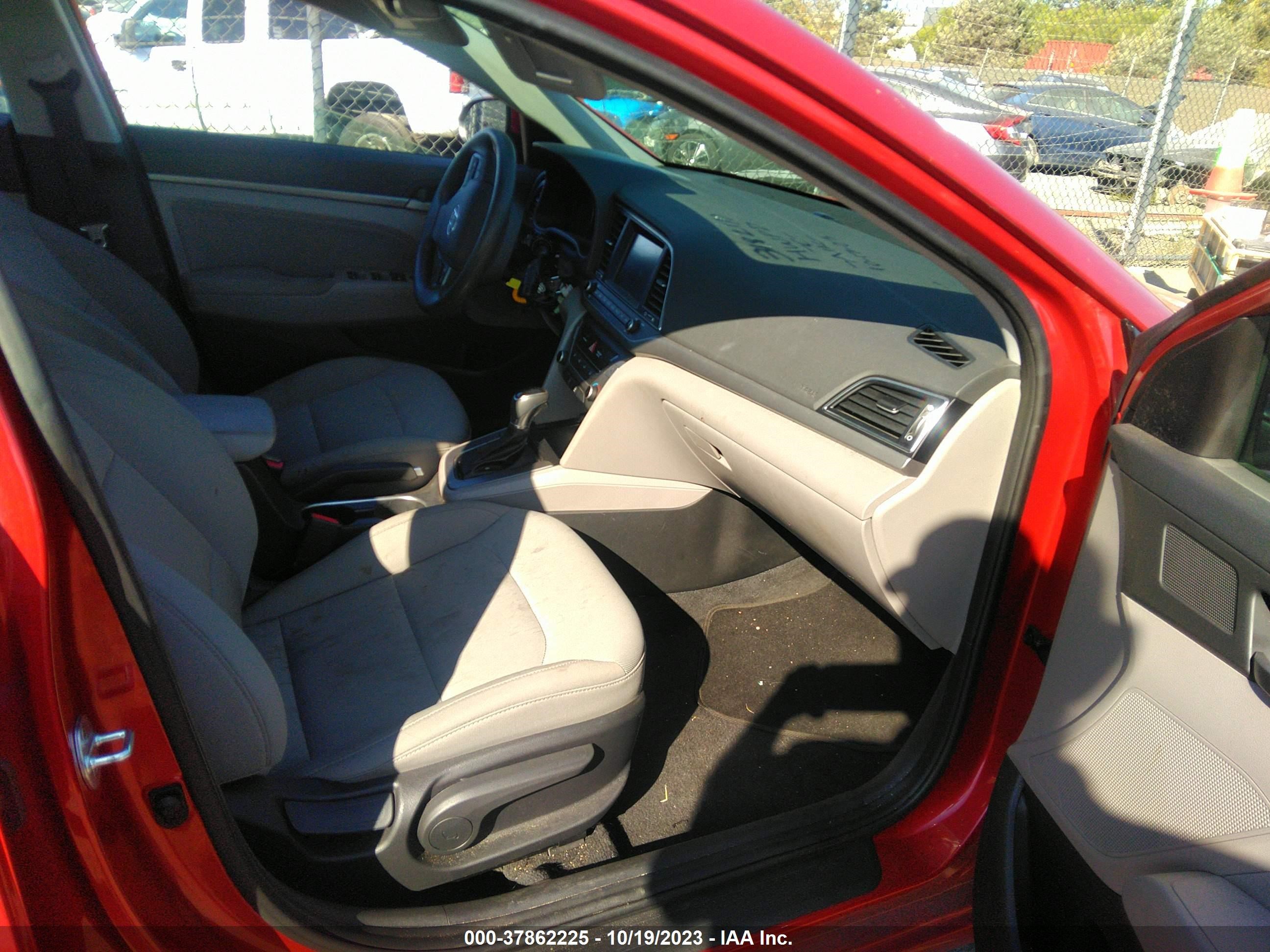 Photo 4 VIN: 5NPD84LF7JH288380 - HYUNDAI ELANTRA 