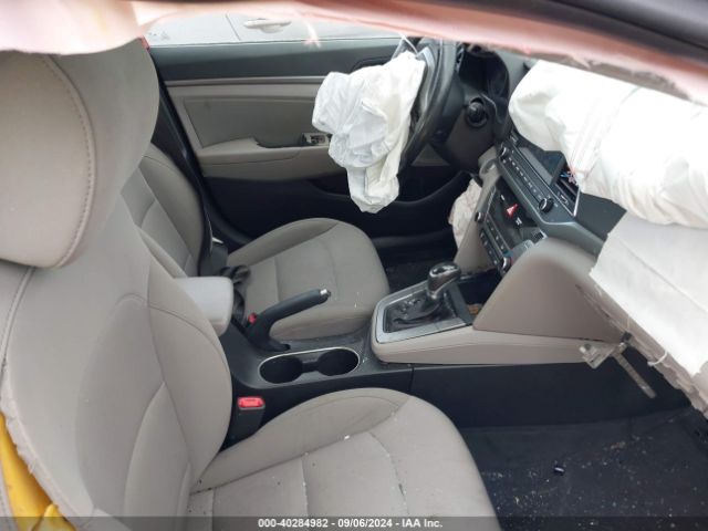 Photo 4 VIN: 5NPD84LF7JH327937 - HYUNDAI ELANTRA 