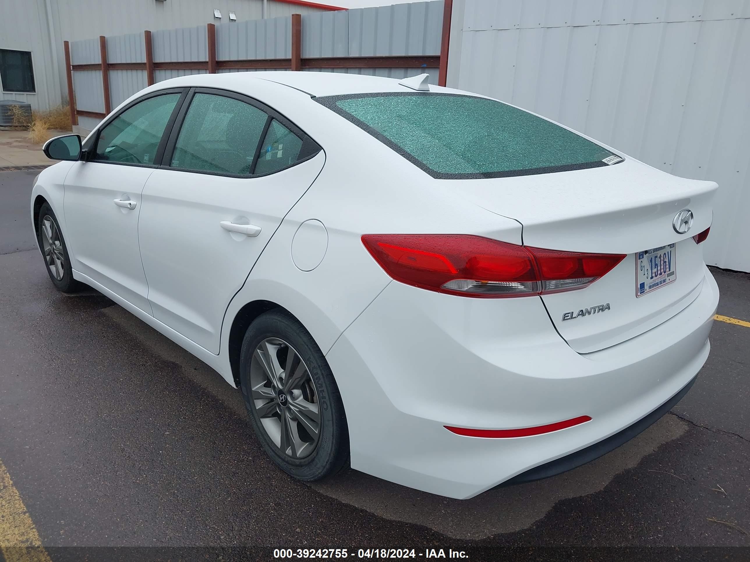 Photo 2 VIN: 5NPD84LF7JH359173 - HYUNDAI ELANTRA 