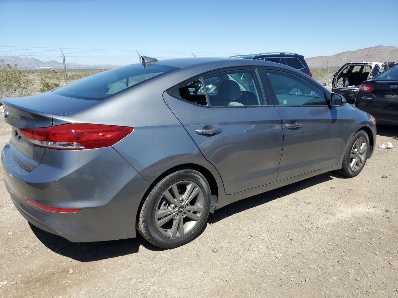 Photo 2 VIN: 5NPD84LF7JH359724 - HYUNDAI ELANTRA 