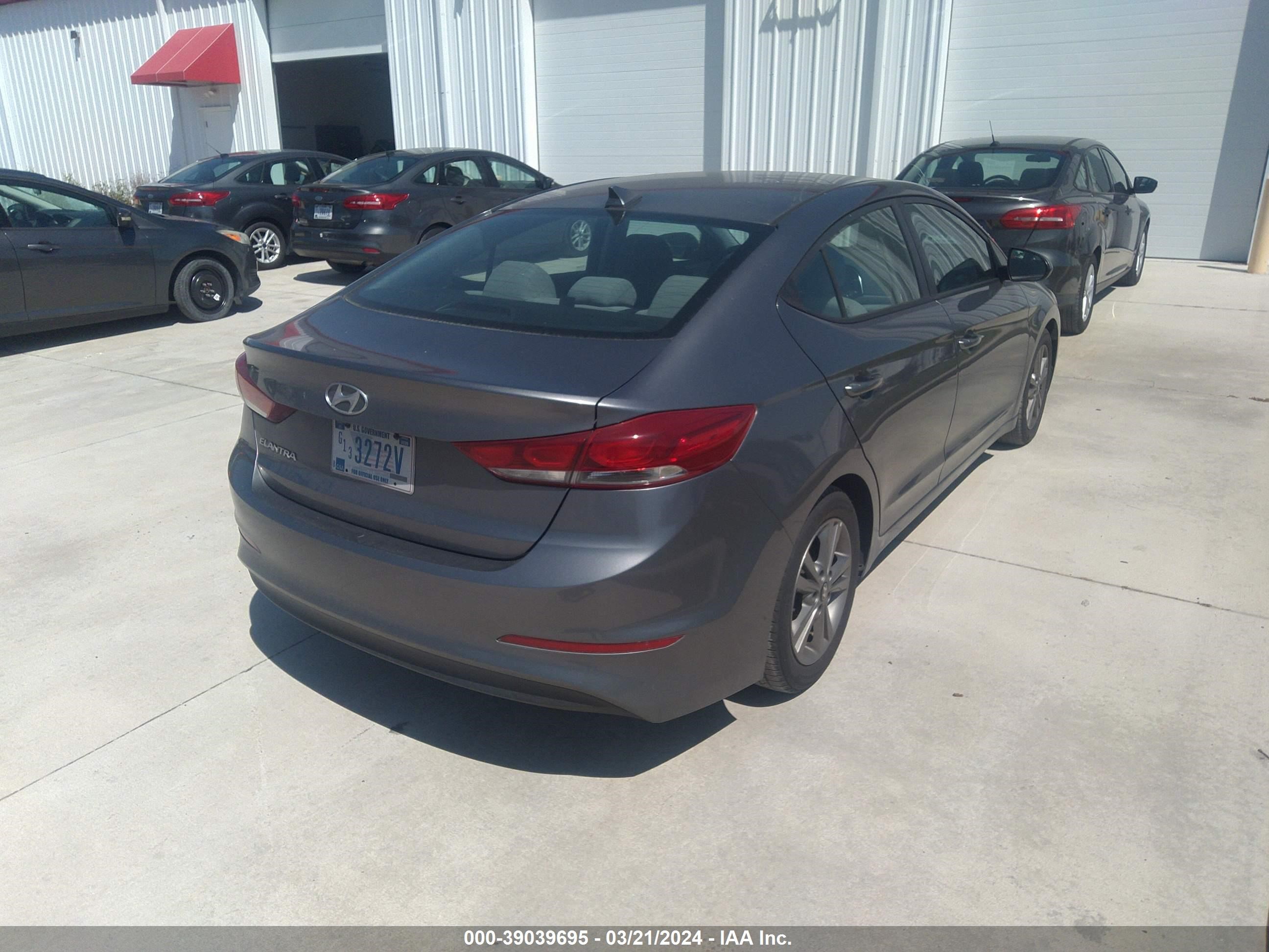 Photo 3 VIN: 5NPD84LF7JH381383 - HYUNDAI ELANTRA 