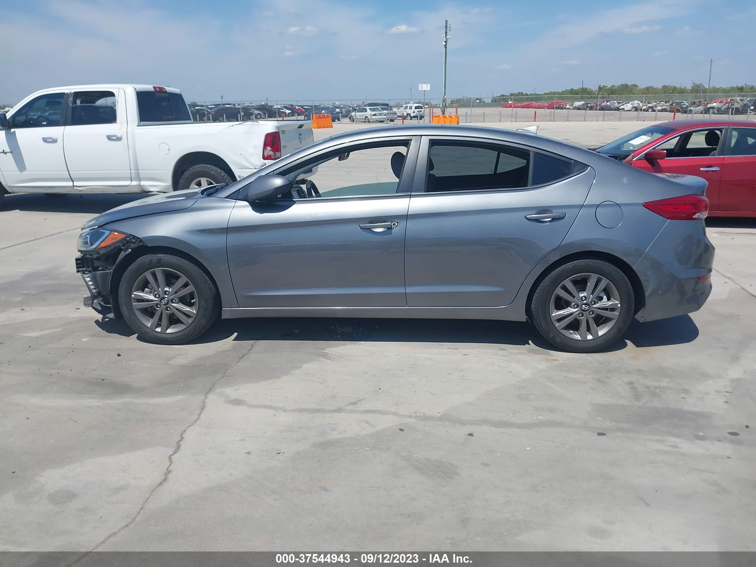 Photo 14 VIN: 5NPD84LF7JH383330 - HYUNDAI ELANTRA 