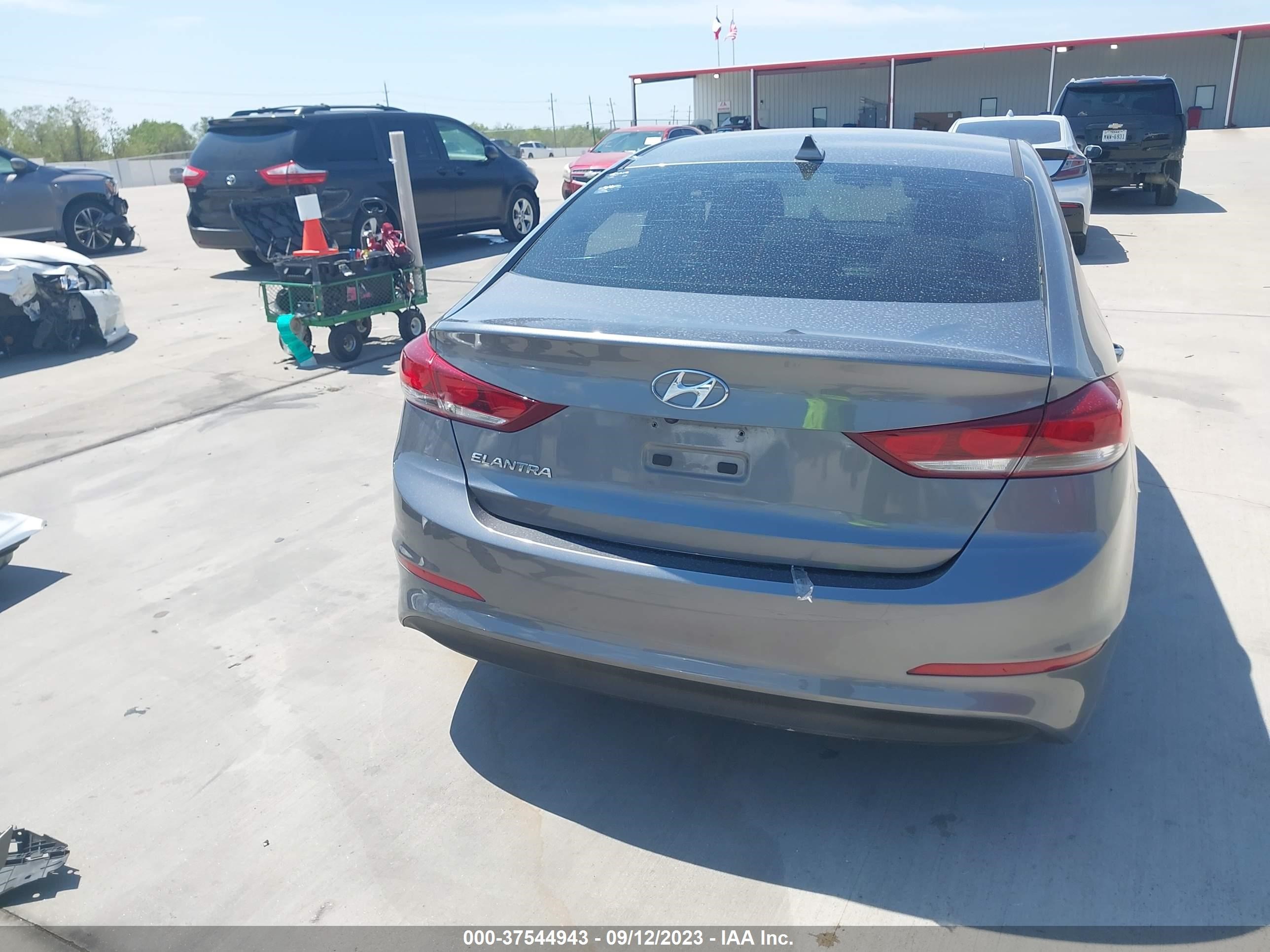 Photo 16 VIN: 5NPD84LF7JH383330 - HYUNDAI ELANTRA 