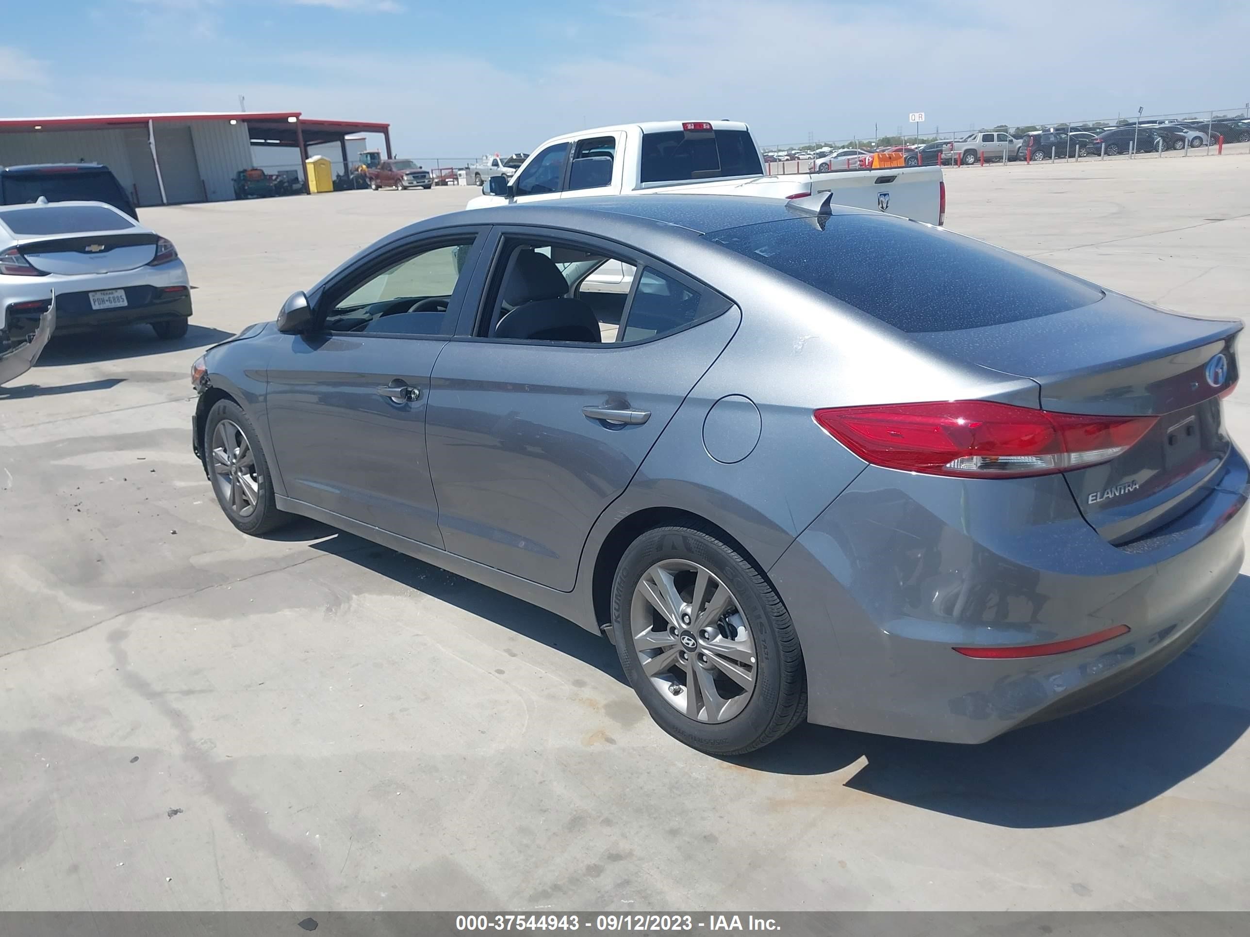 Photo 2 VIN: 5NPD84LF7JH383330 - HYUNDAI ELANTRA 