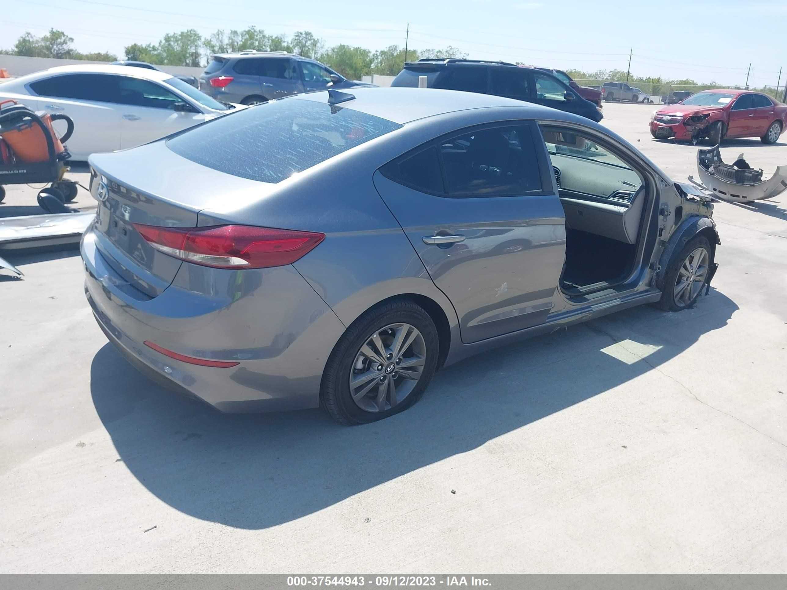 Photo 3 VIN: 5NPD84LF7JH383330 - HYUNDAI ELANTRA 