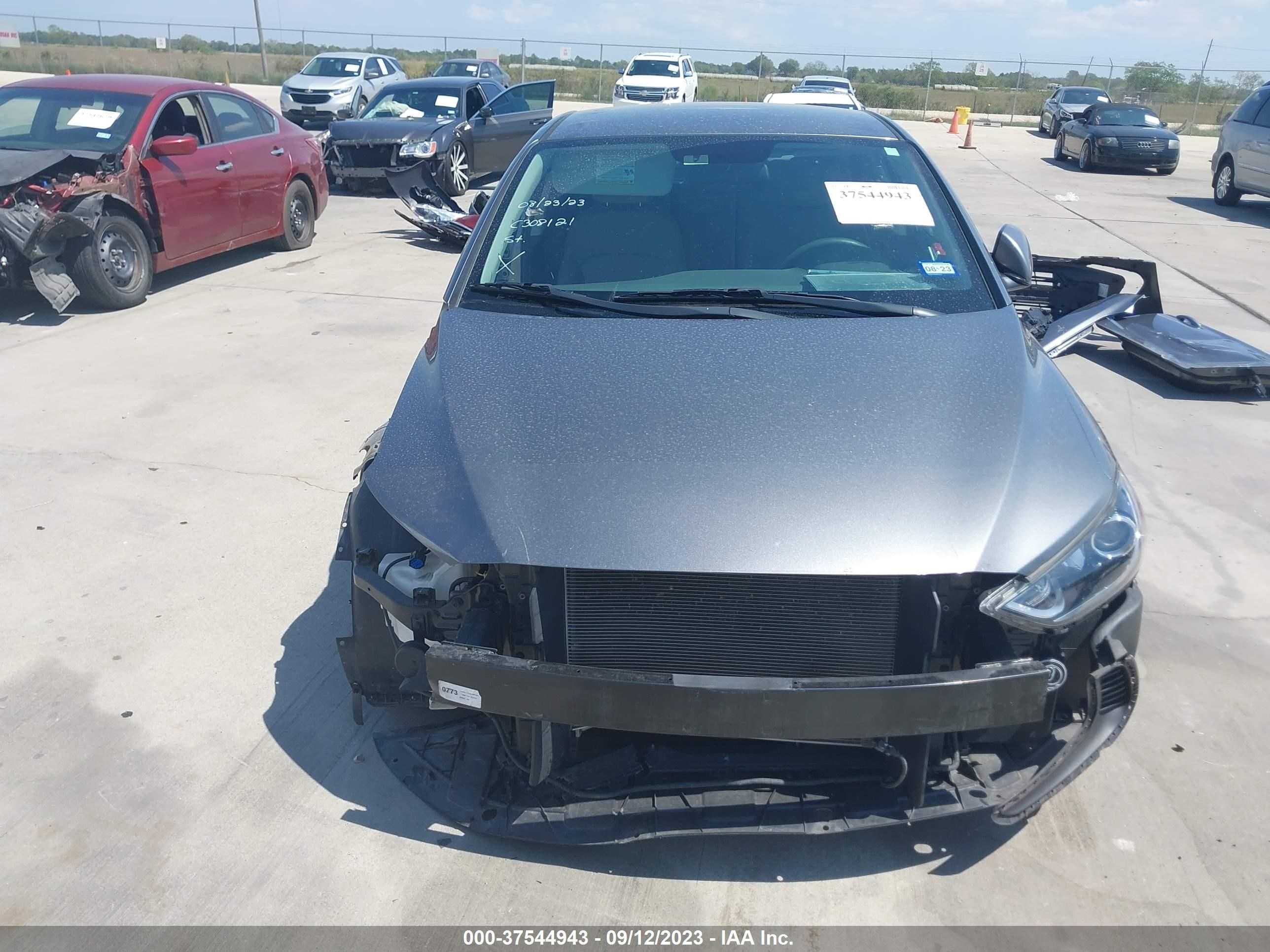 Photo 5 VIN: 5NPD84LF7JH383330 - HYUNDAI ELANTRA 