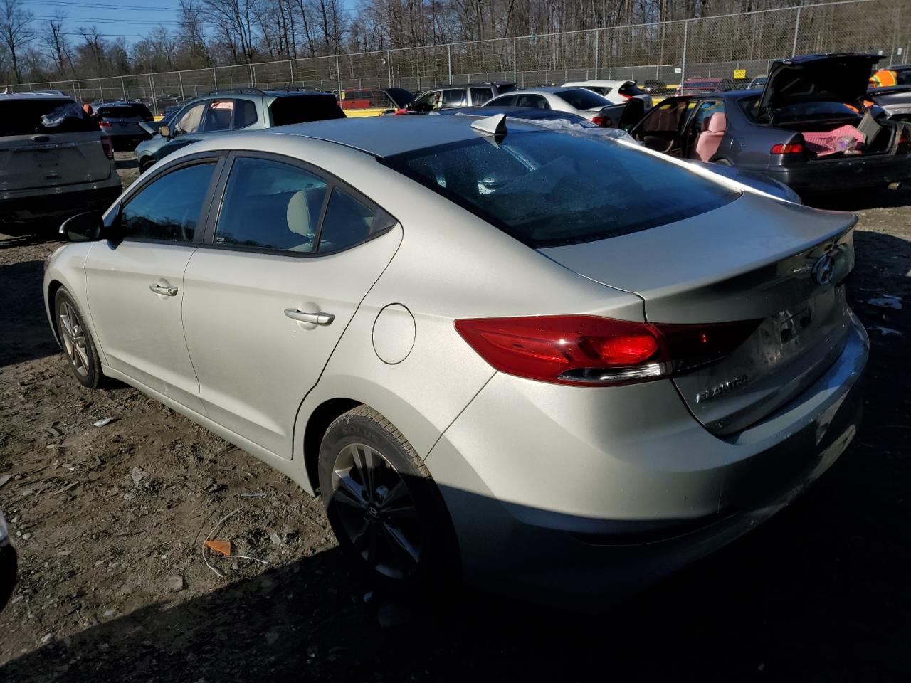 Photo 1 VIN: 5NPD84LF7JH386681 - HYUNDAI ELANTRA 